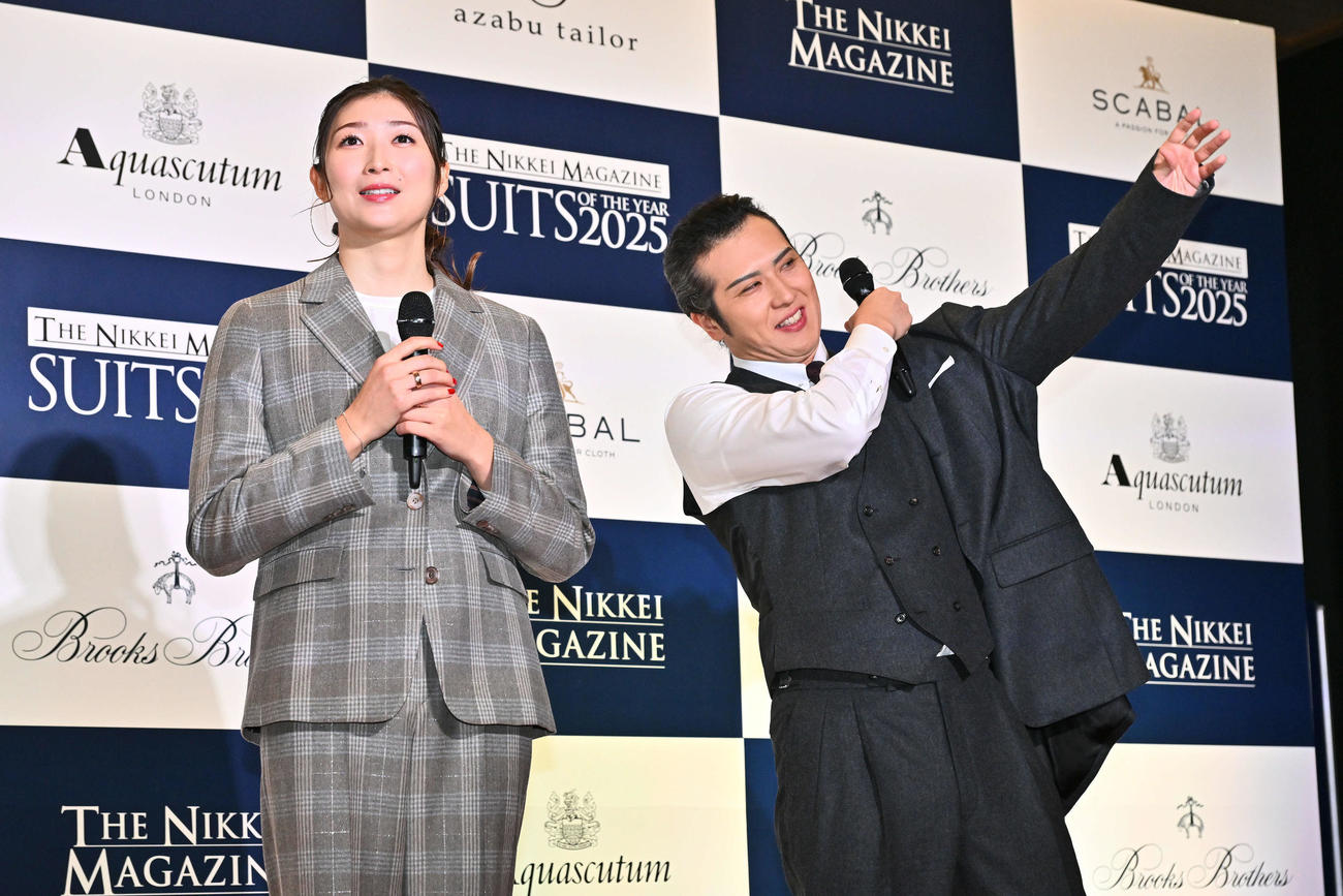 スーツ・オブ・ザ・イヤー2025で記者の質問に答える池江璃花子（左）とスーツを着る尾上松也（撮影・滝沢徹郎）