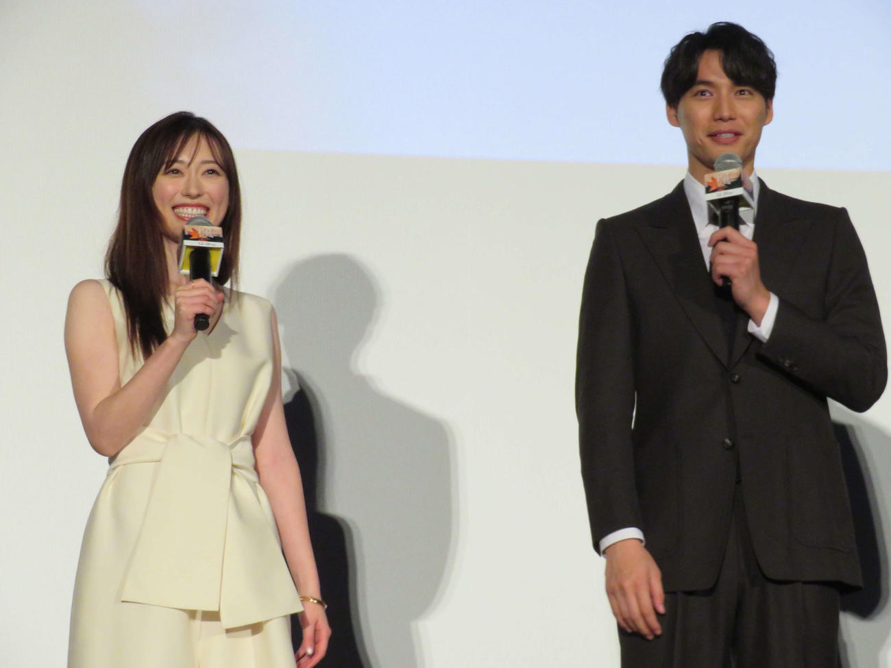 映画「楓」完成披露試写会に登壇した福士蒼汰と福原遥（撮影・村上幸将）