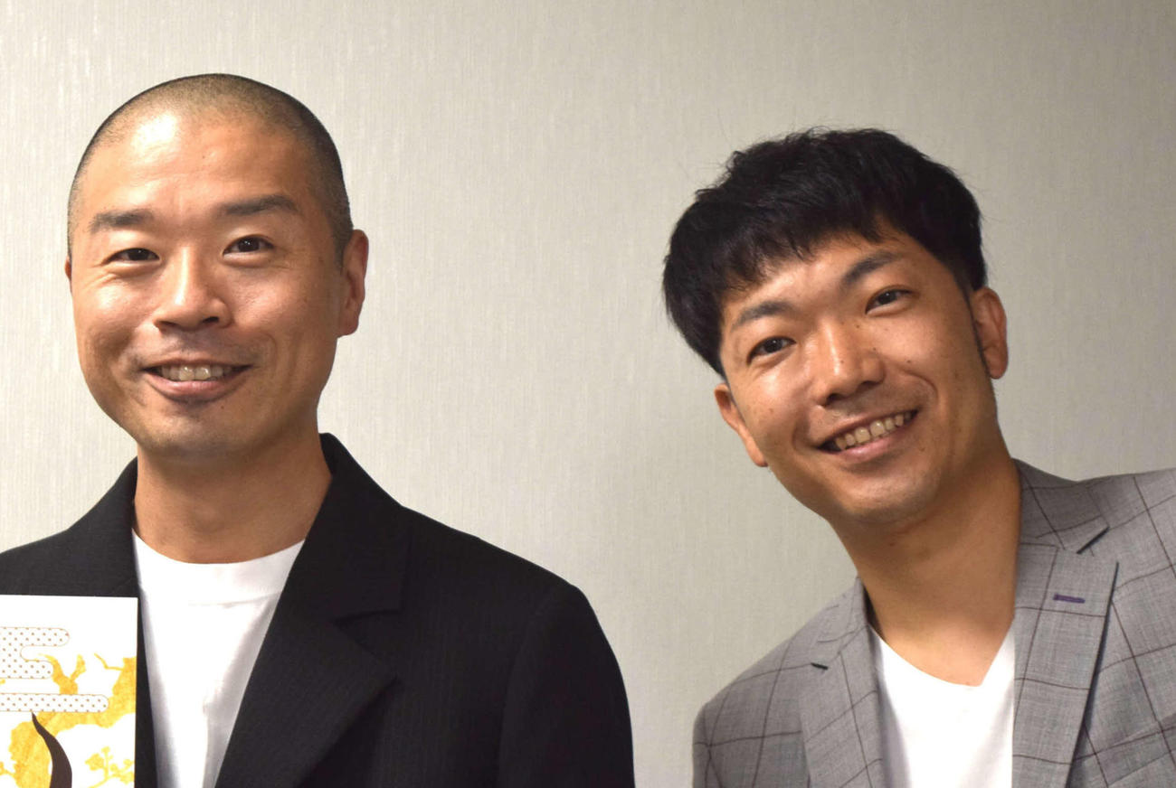 アキナ山名文和（左）と秋山賢太（2024年8月撮影）