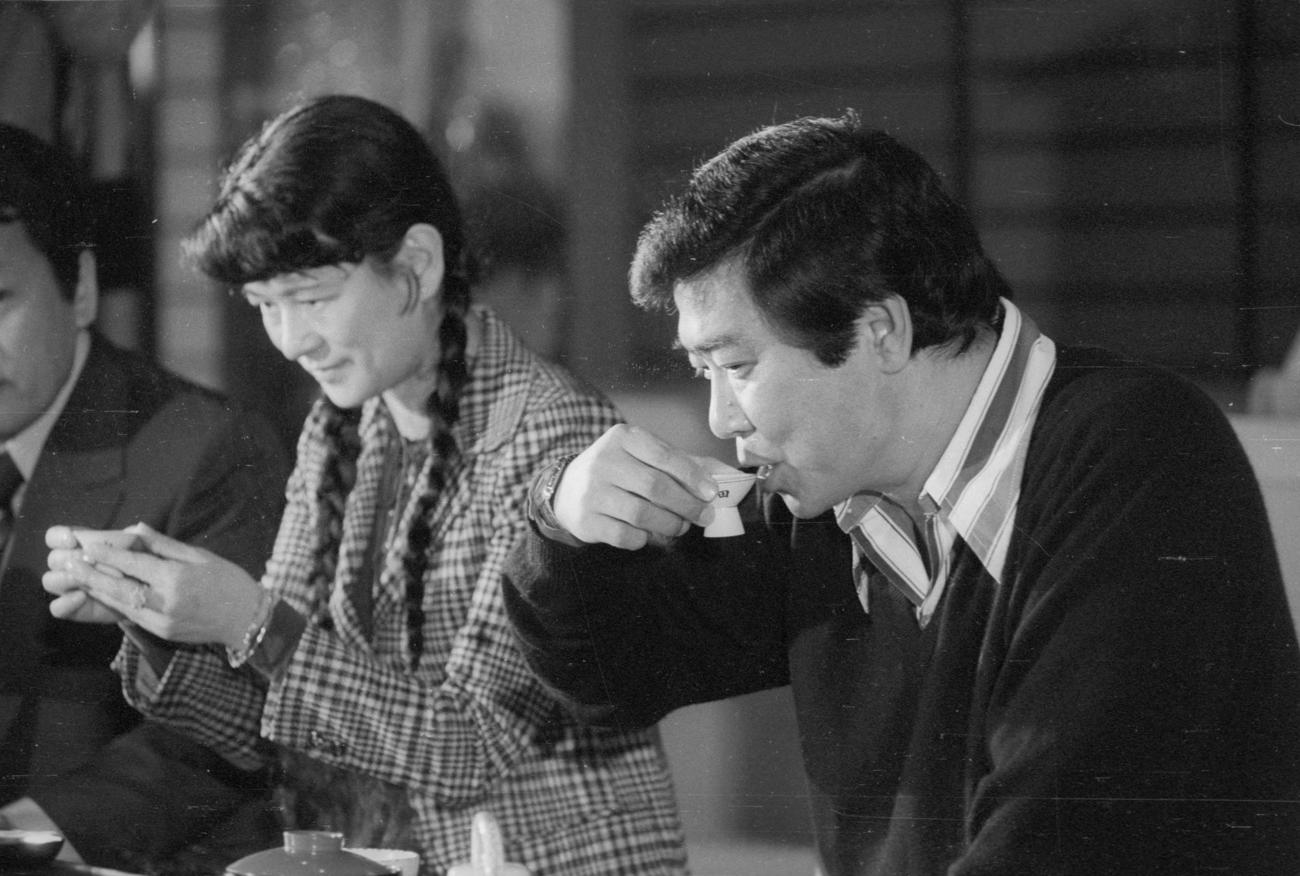 石原裕次郎さん（右）とまき子夫人（1981年10月撮影）