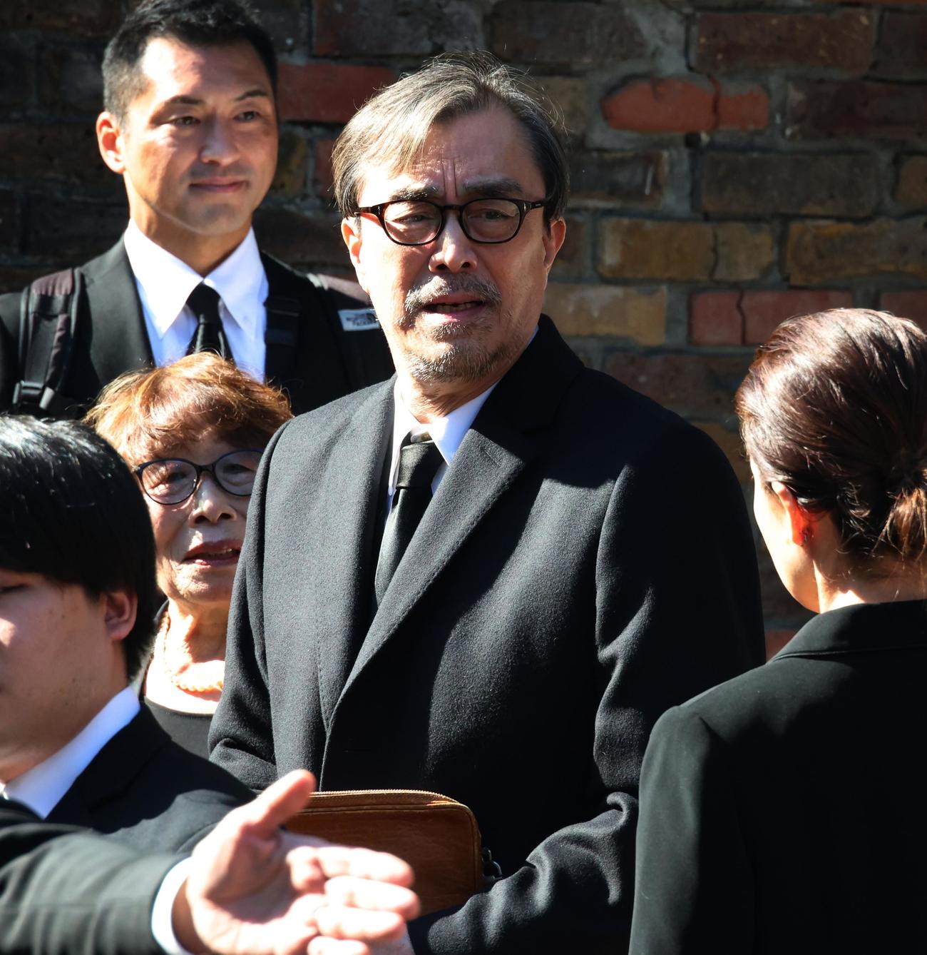 仲代達矢さんの告別式に訪れた益岡徹（撮影・中島郁夫）