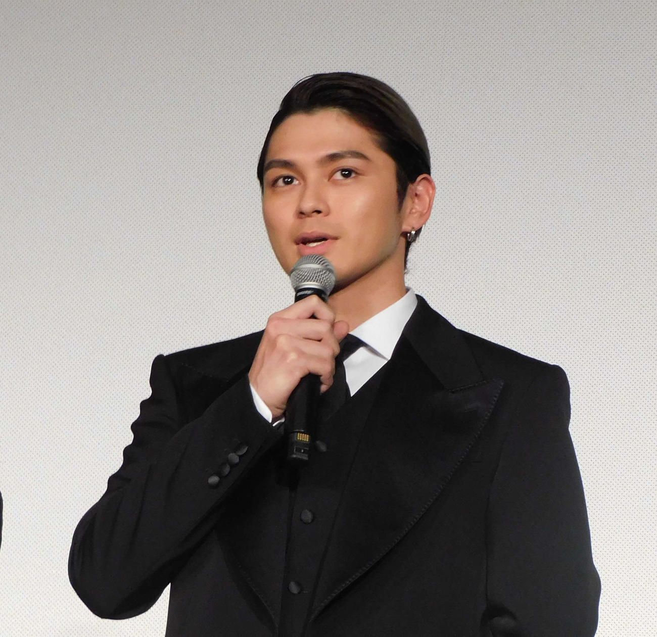 映画「港のひかり」公開記念舞台あいさつに登壇した眞栄田郷敦（撮影・寺本吏輝）