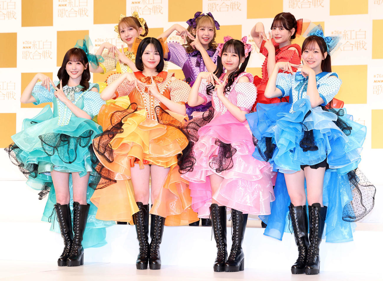 第76回NHK紅白歌合戦出場歌手発表会見に登場したFRUITS ZIPPER（撮影・浅見桂子）