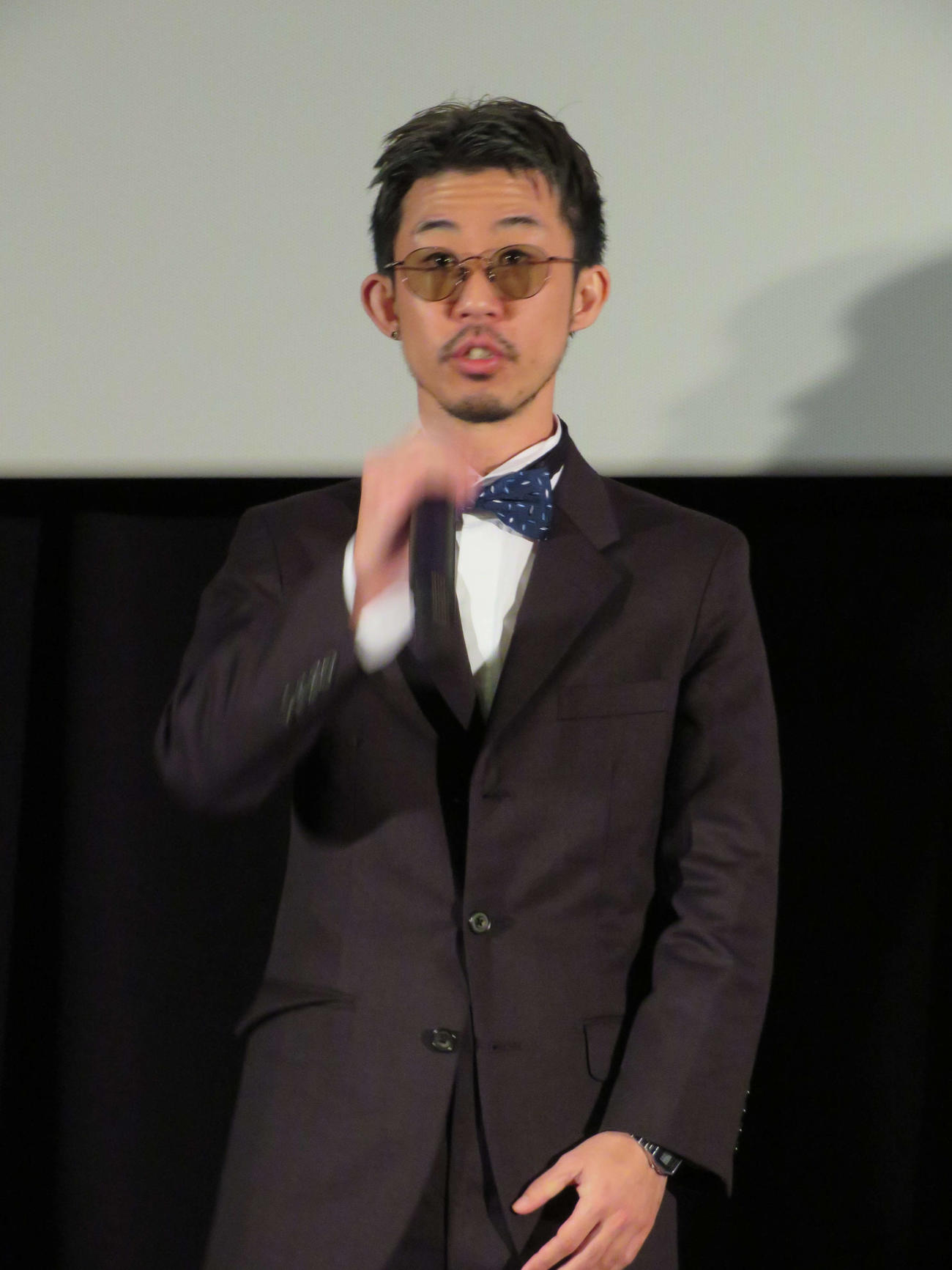 映画「ブルーボーイ事件」公開記念舞台あいさつに登壇した飯塚花笑監督（撮影・村上幸将）