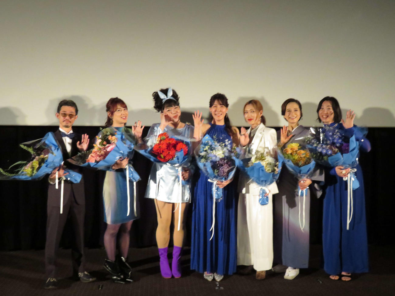 映画「ブルーボーイ事件」公開記念舞台あいさつに登壇した、左から飯塚花笑監督、六川裕史、イズミ・セクシー、中川未悠、中村中、真田怜臣、泰平（撮影・村上幸将）