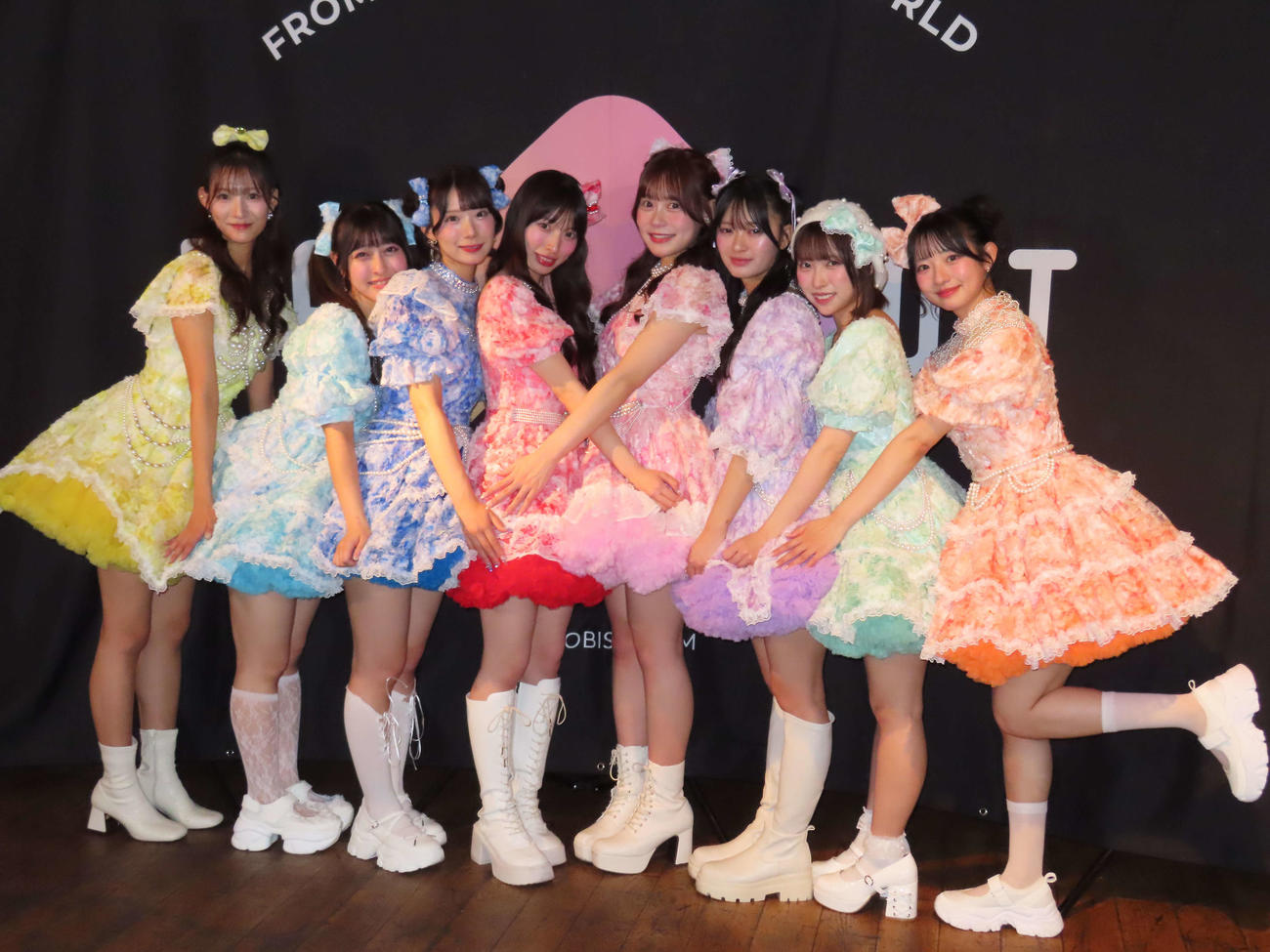 アイドルプロジェクトPEAK SPOT」からデビューした「log you」。左から福本れみ、竹内月音、月代来実、久保怜音、小浜菜摘、松本玲奈、井出叶、山下うみ
