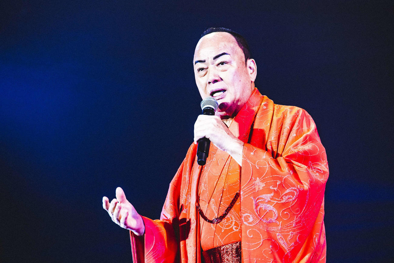 「氣志團万博2025～関東爆音パビリオン～」初日に出場し、オープニング・セレモニー・アクトを務めた細川たかし　撮影／青木カズロ－