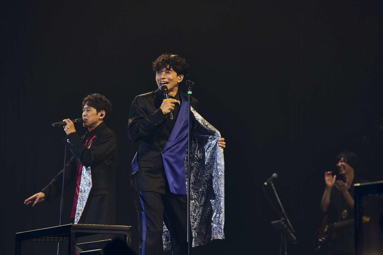 「氣志團万博2025～関東爆音パビリオン～」初日に出演した20th Centuryの井ノ原快彦（右）　撮影／中野修也