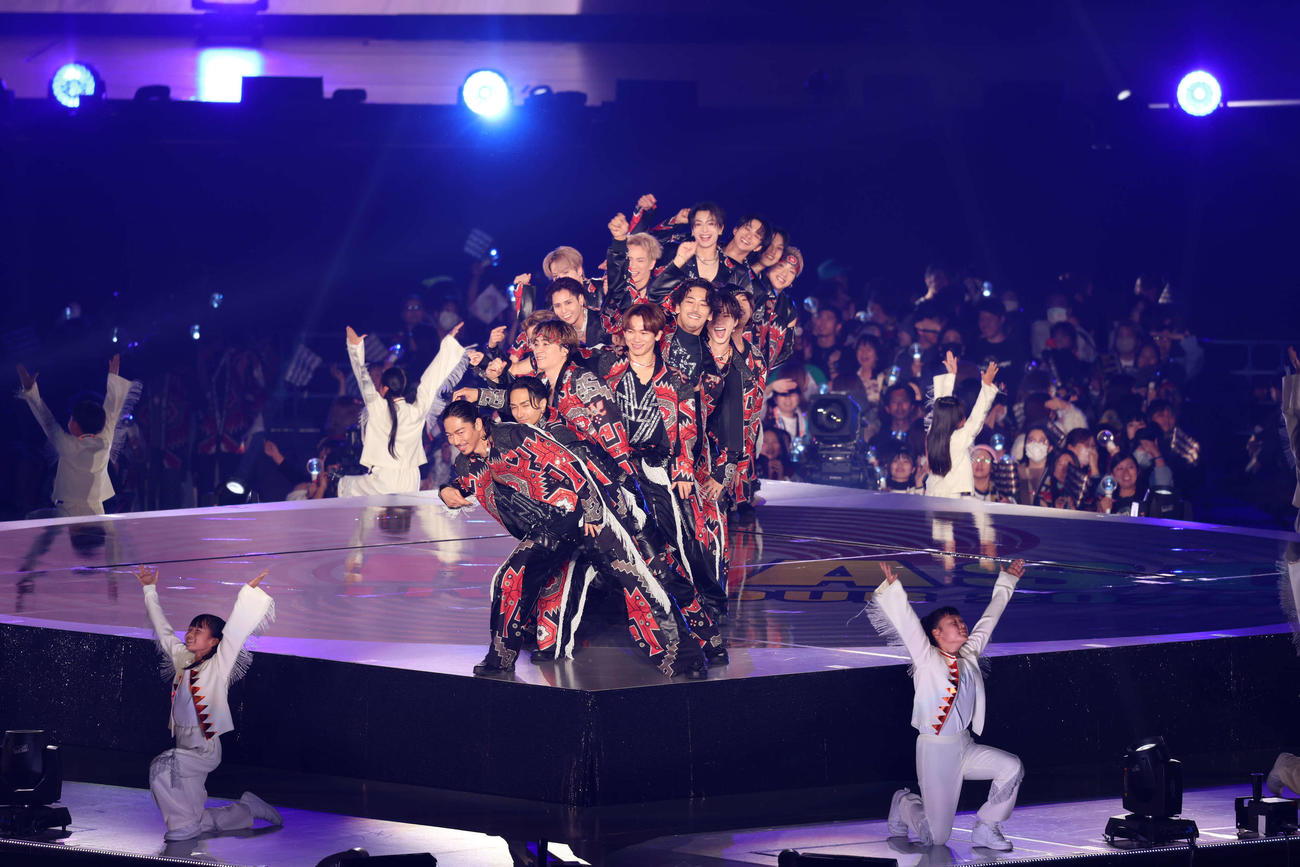 「EXILE LIVE TOUR 2025“THE REASON”」で「Choo Choo TRAIN」をパフォーマンスするEXILE