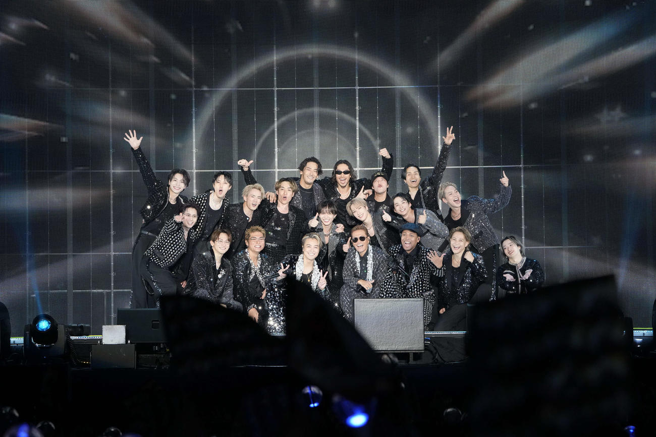 「EXILE LIVE TOUR 2025“THE REASON”」初日公演でパフォーマンスするEXILE