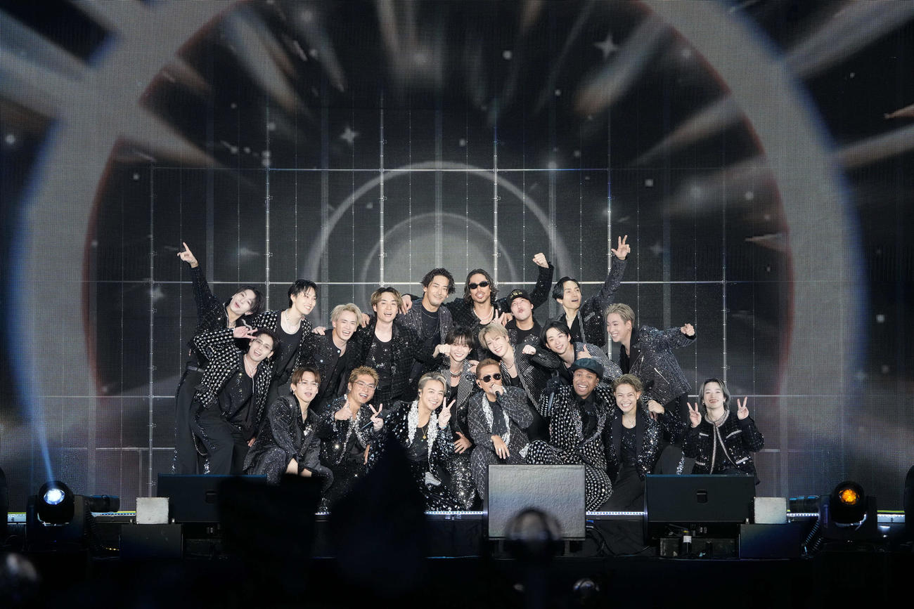 「EXILE LIVE TOUR 2025“THE REASON”」初日公演でパフォーマンスするEXILE