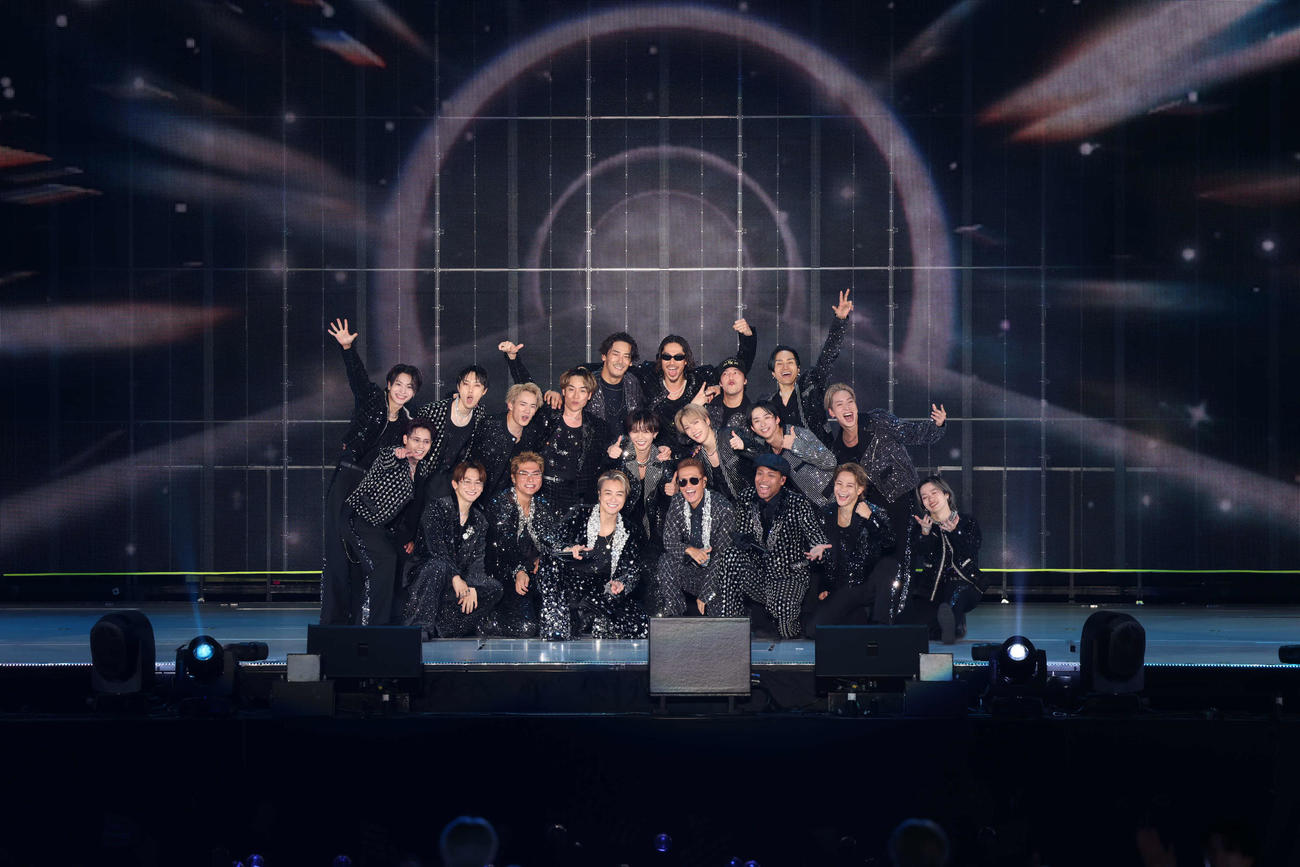 「EXILE LIVE TOUR 2025“THE REASON”」初日公演でパフォーマンスするEXILE