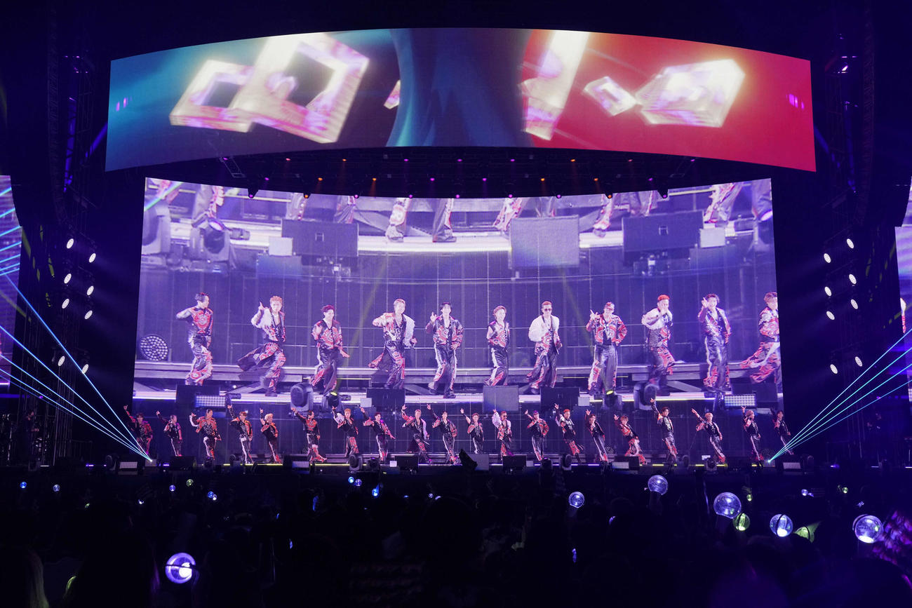「EXILE LIVE TOUR 2025“THE REASON”」初日公演でパフォーマンスするEXILE
