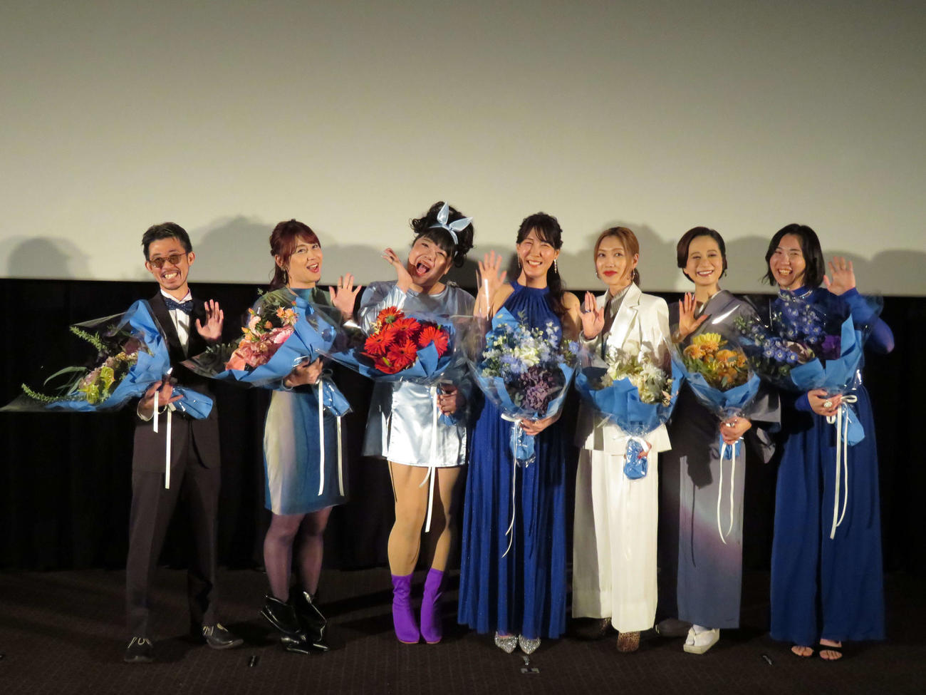 映画「ブルーボーイ事件」公開記念舞台あいさつに登壇した、左から飯塚花笑監督、六川裕史、イズミ・セクシー、中川未悠、中村中、真田怜臣、泰平（撮影・村上幸将）