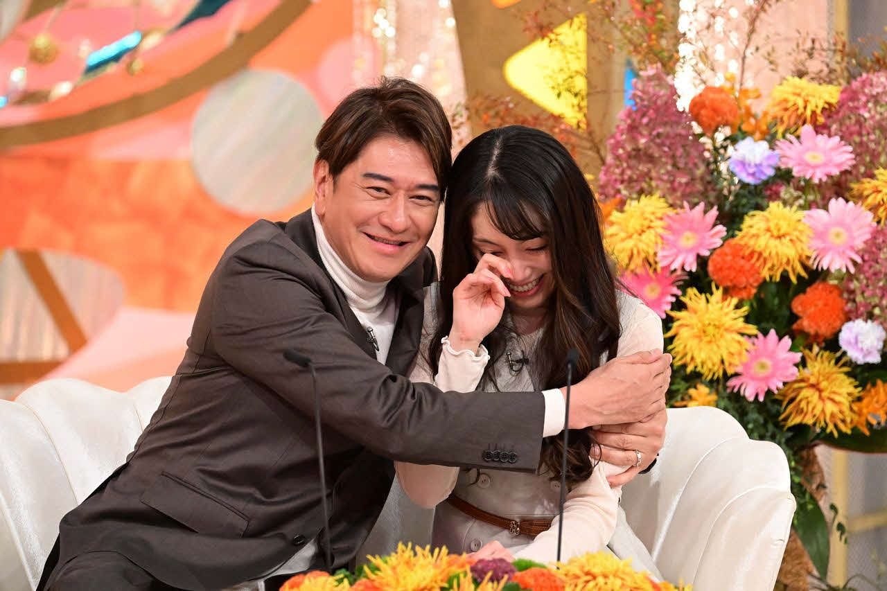 花音夫人と「新婚さんいらっしゃい！」に出演した川﨑麻世（左）