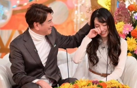 川﨑麻世と妻の花音さん（川﨑麻世のインスタグラムから）
