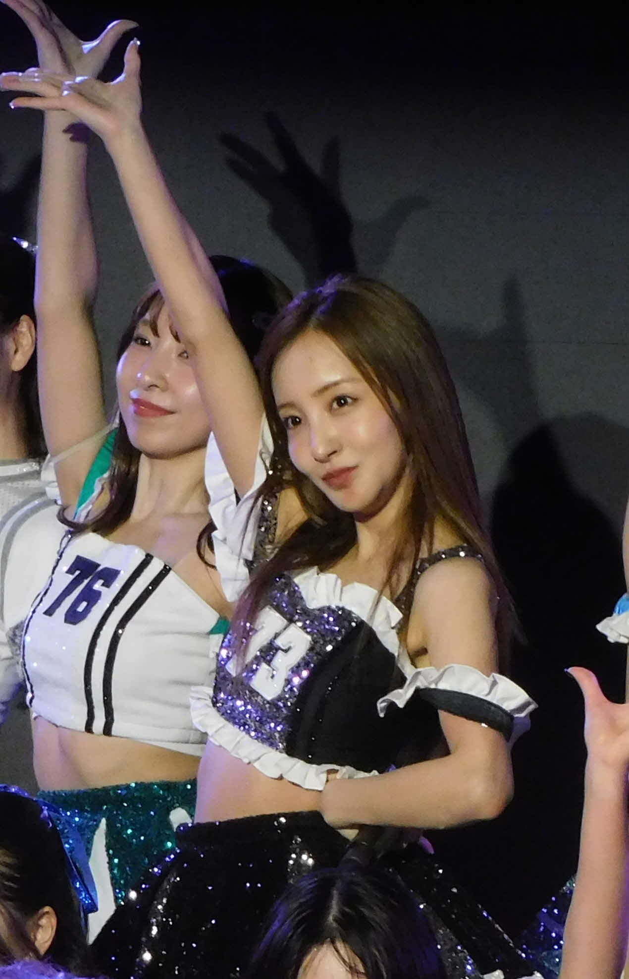 一夜限りのコラボパフォーマンスでステージに立った板野友美（撮影・寺本吏輝）