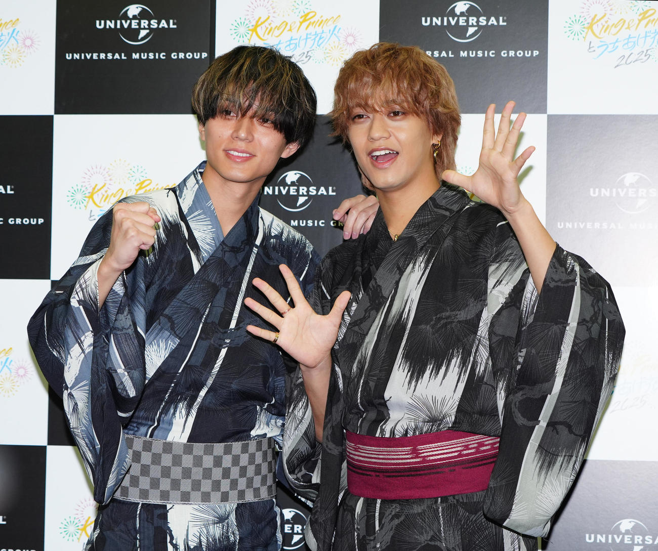 「King＆Princeとうちあげ花火2025」の会見を行う永瀬廉（左）と髙橋海人（撮影・清水貴仁）