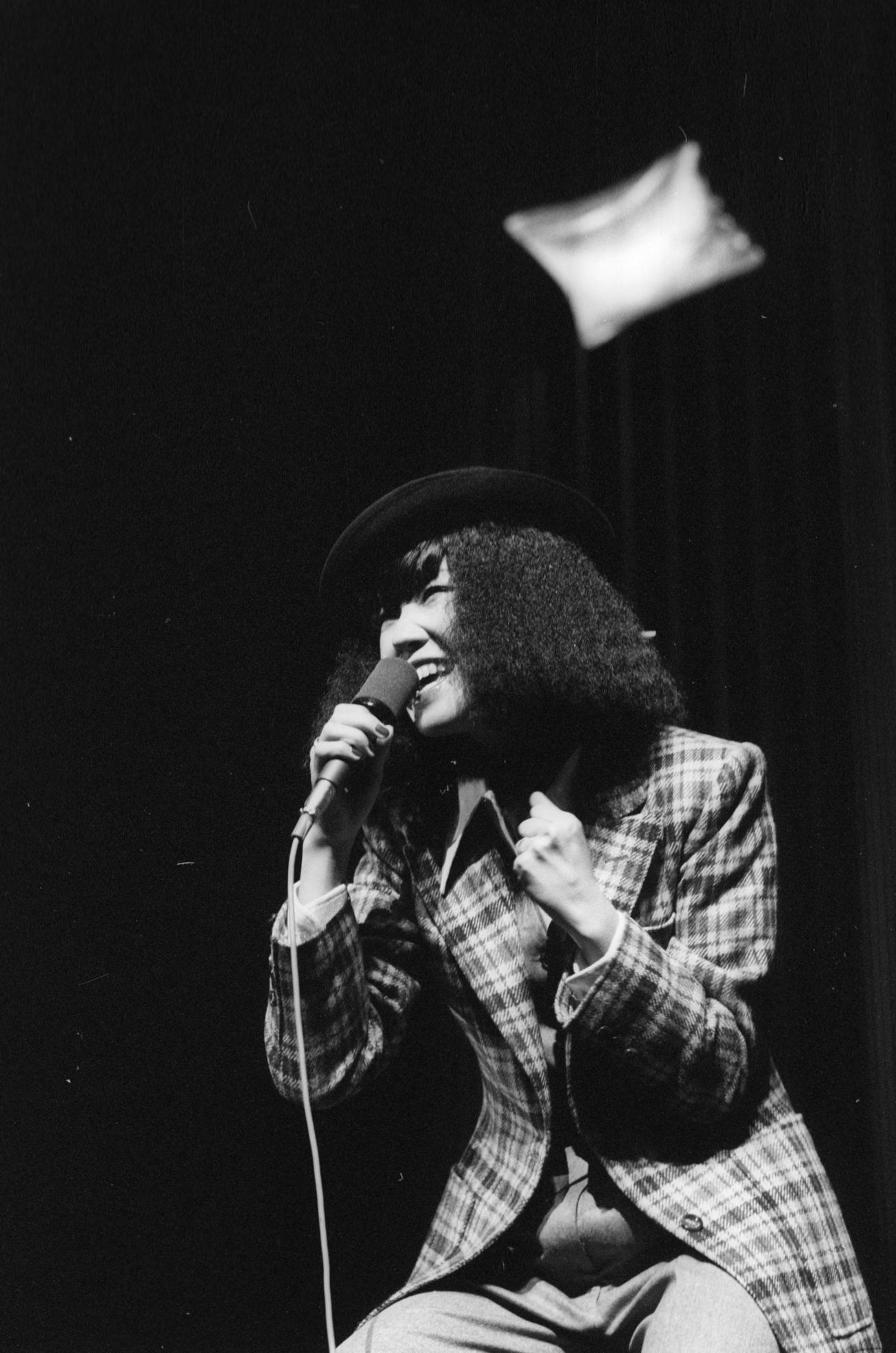 荒井由実（1976年11月撮影）