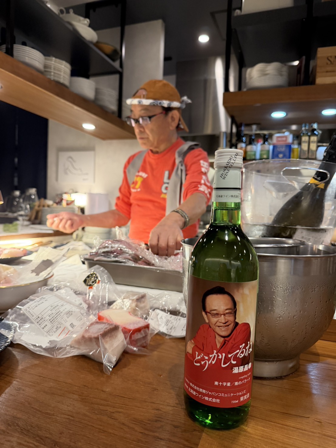 「昌鮨」で寿司を握る湯原昌幸