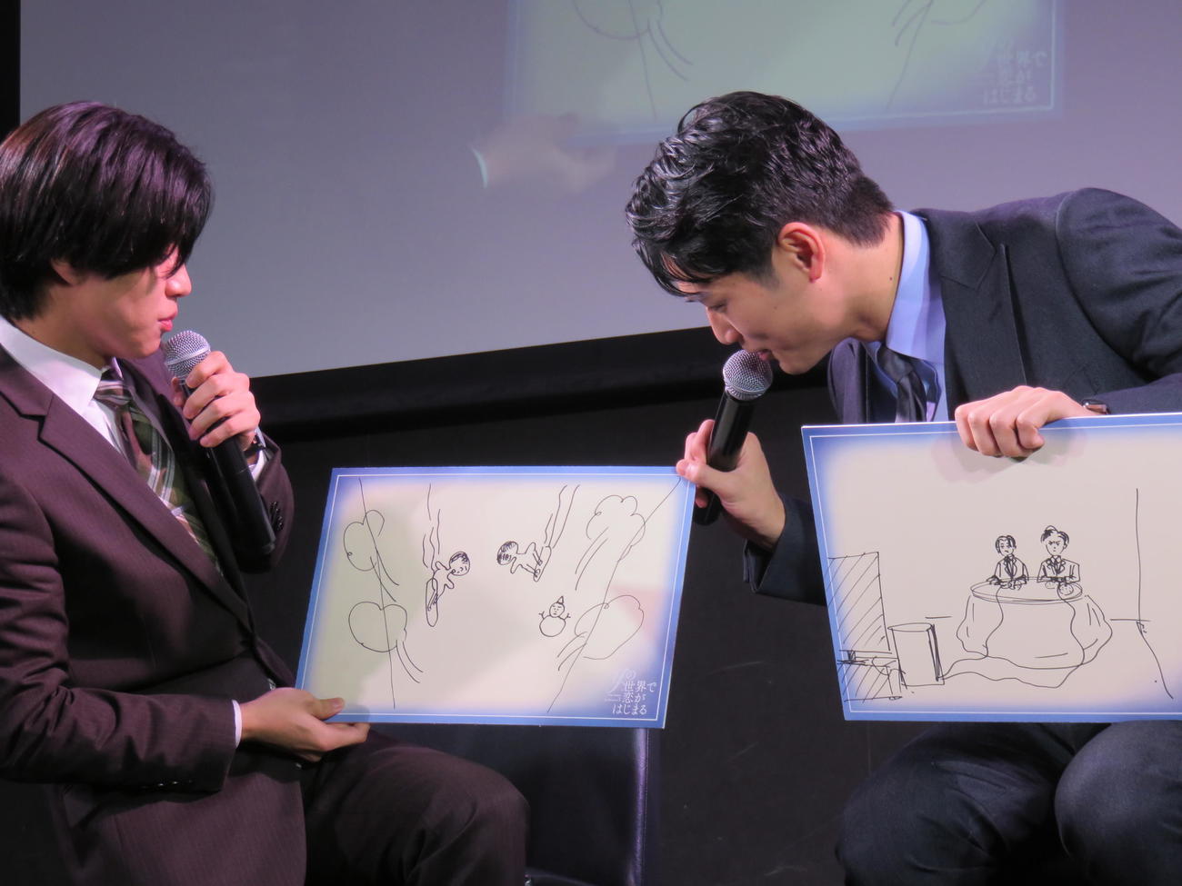 「2人で冬にしたいこと」をテーマに、イラストで以心伝心ゲームに挑戦した醍醐虎汰朗（左）と中川大輔