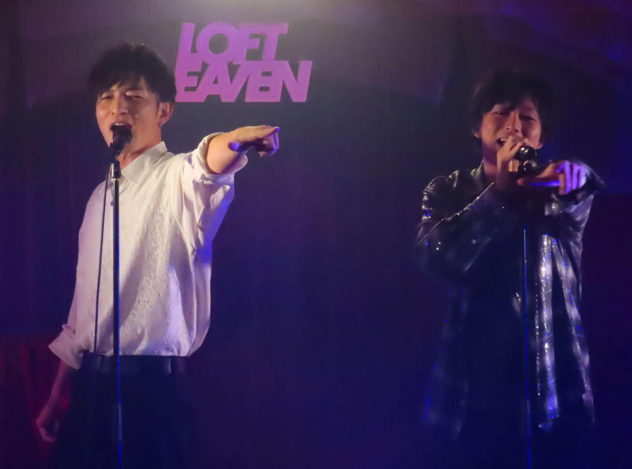「優幸条約vol．4」で歌唱する松山優太（左）と岡本幸太