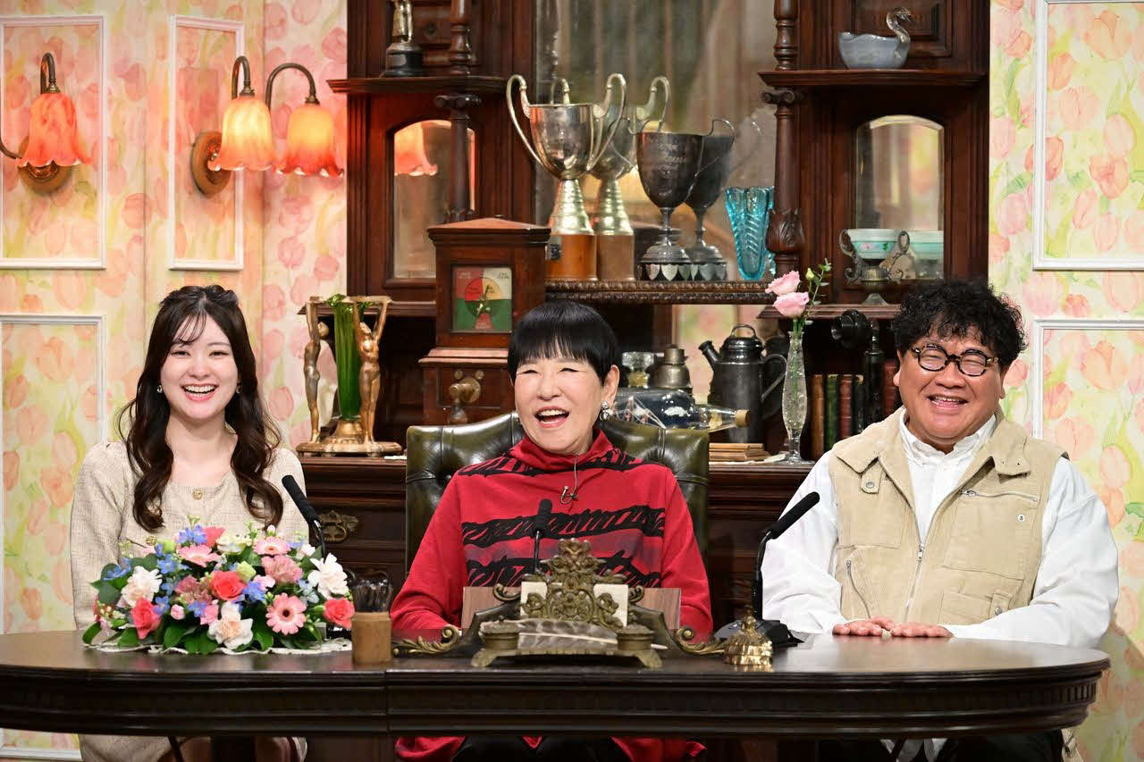探偵ナイトスクープに「今週の特命局長」として出演する和田アキ子、右は竹山隆範、左は増田紗織・ABCテレビアナウンサー