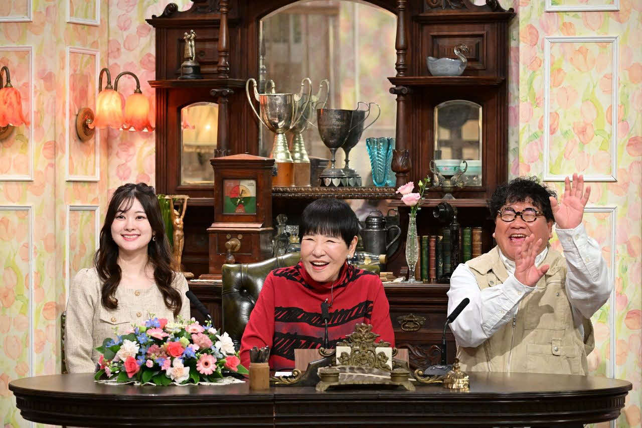 探偵ナイトスクープに「今週の特命局長」として出演する和田アキ子、右は竹山隆範、左は増田紗織・ABCテレビアナウンサー