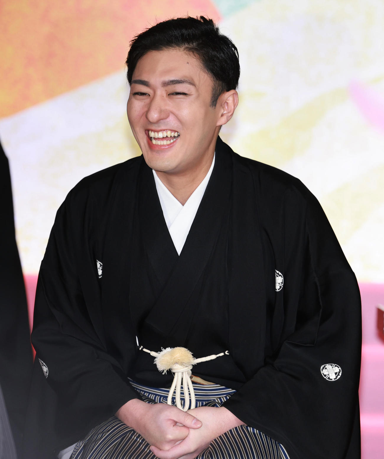 「新春浅草歌舞伎」の制作発表会見で爆笑する中村橋之助（撮影・野上伸悟）