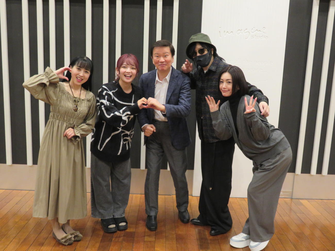 収録に参加した、左から西村知美、福留光帆、森田健作、京本政樹、酒井法子