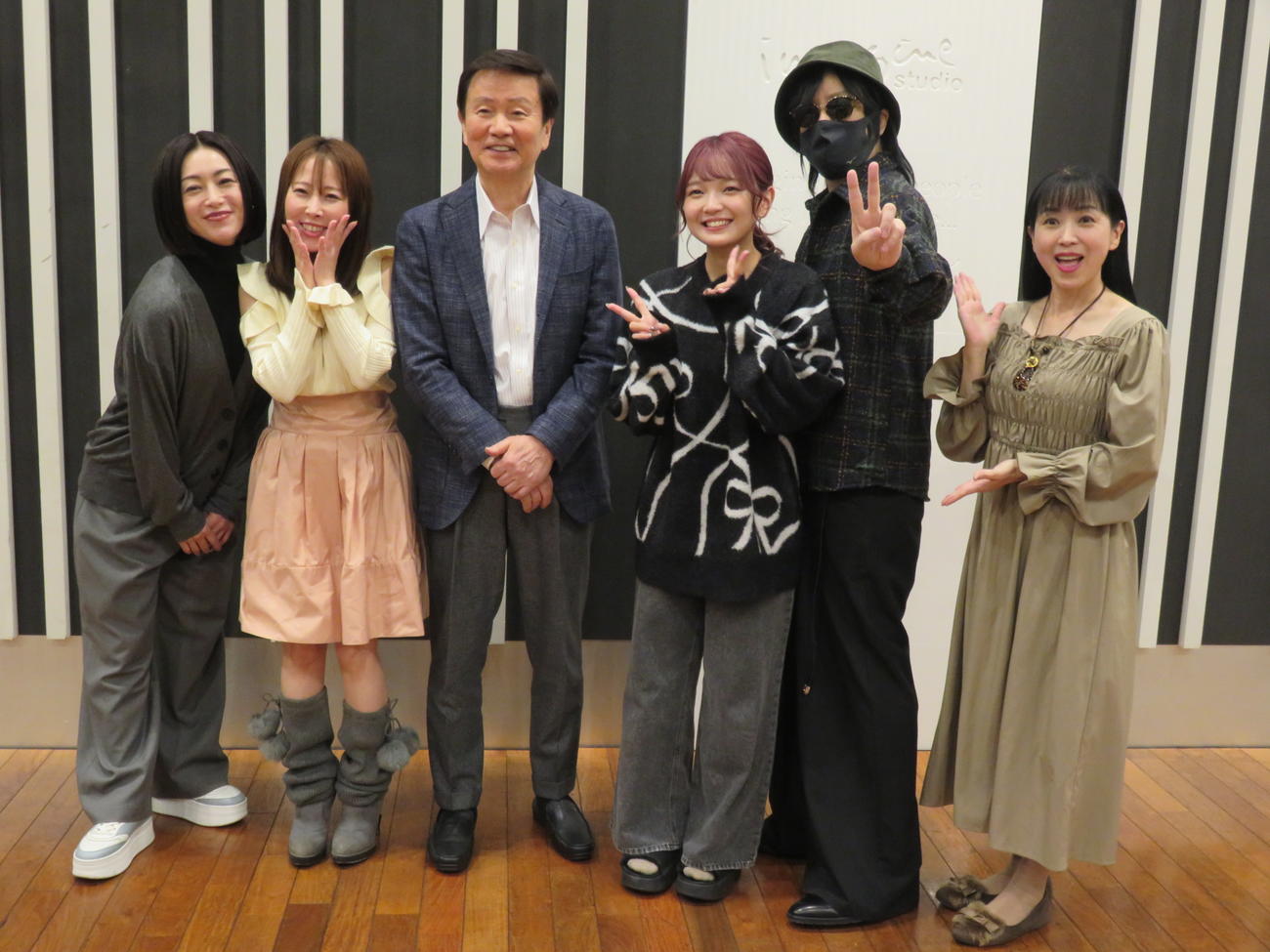 収録に参加した、左から酒井法子、風谷南友、森田健作、福留光帆、京本政樹、西村知美