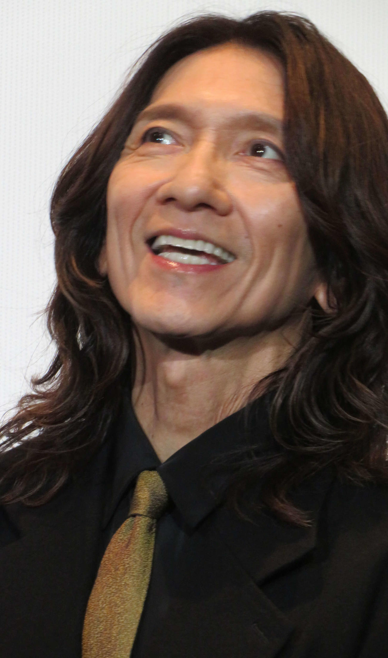ドキュメンタリー映画「みらいのうた」の完成披露舞台あいさつを行った吉井和哉