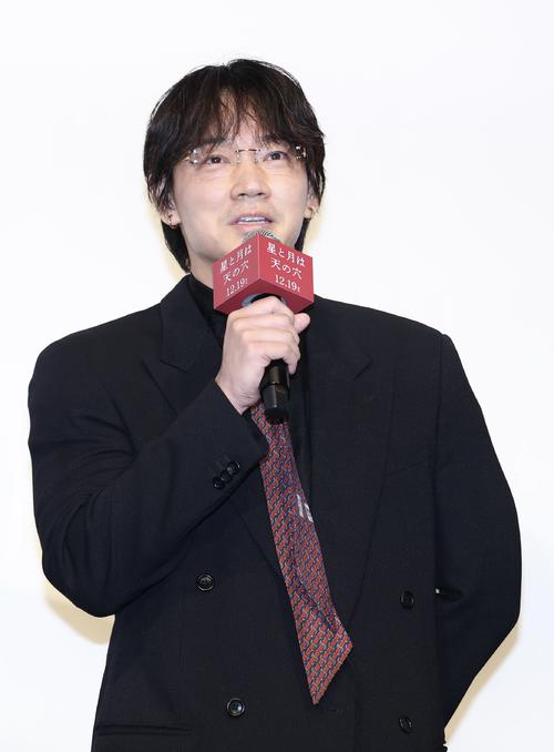 綾野剛、日本を代表する脚本家の監督に「監督はあっちですから」と
