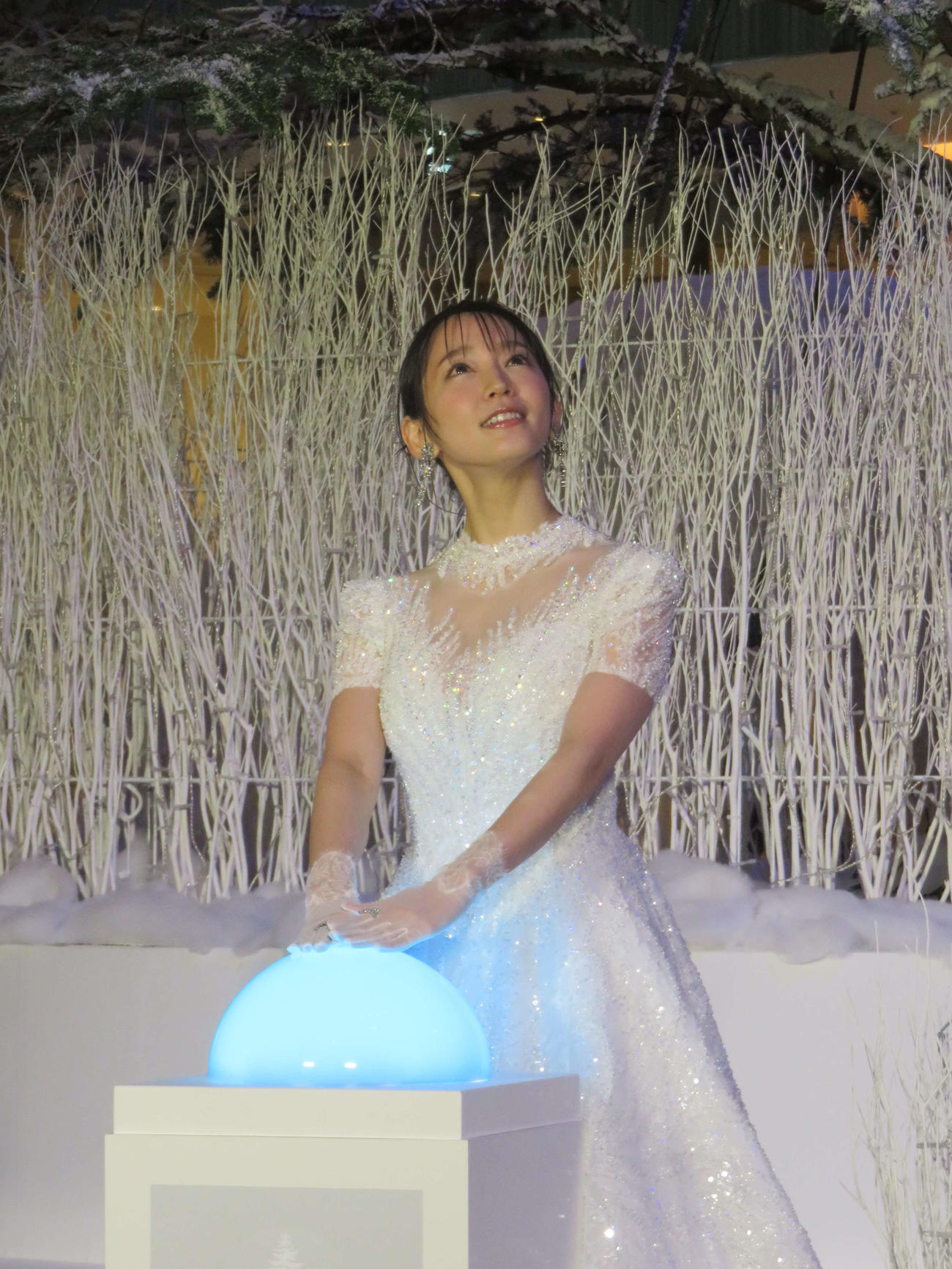 「WHITE KITTE」点灯式に登場した吉岡里帆