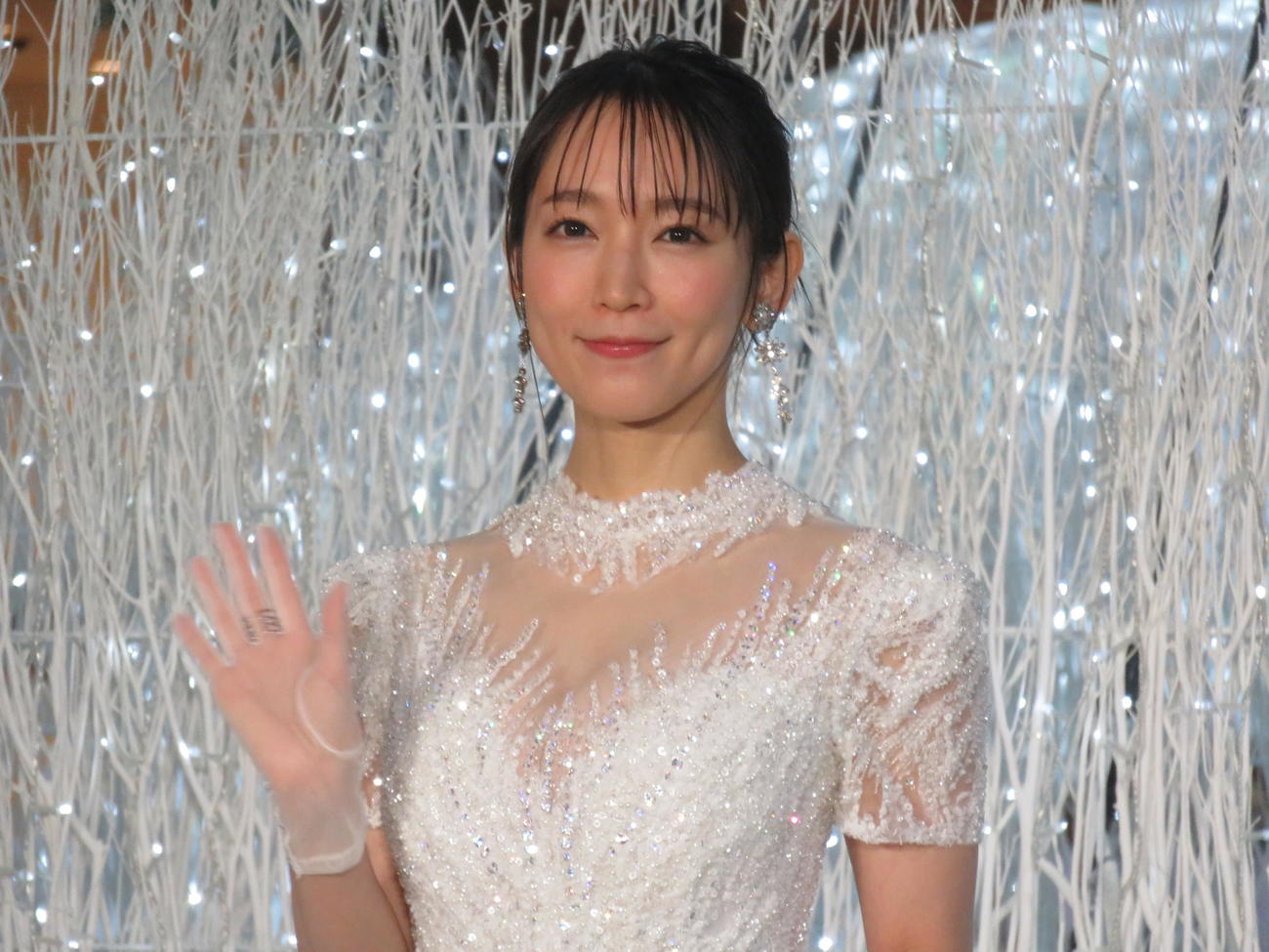 「WHITE KITTE」点灯式に登場した吉岡里帆