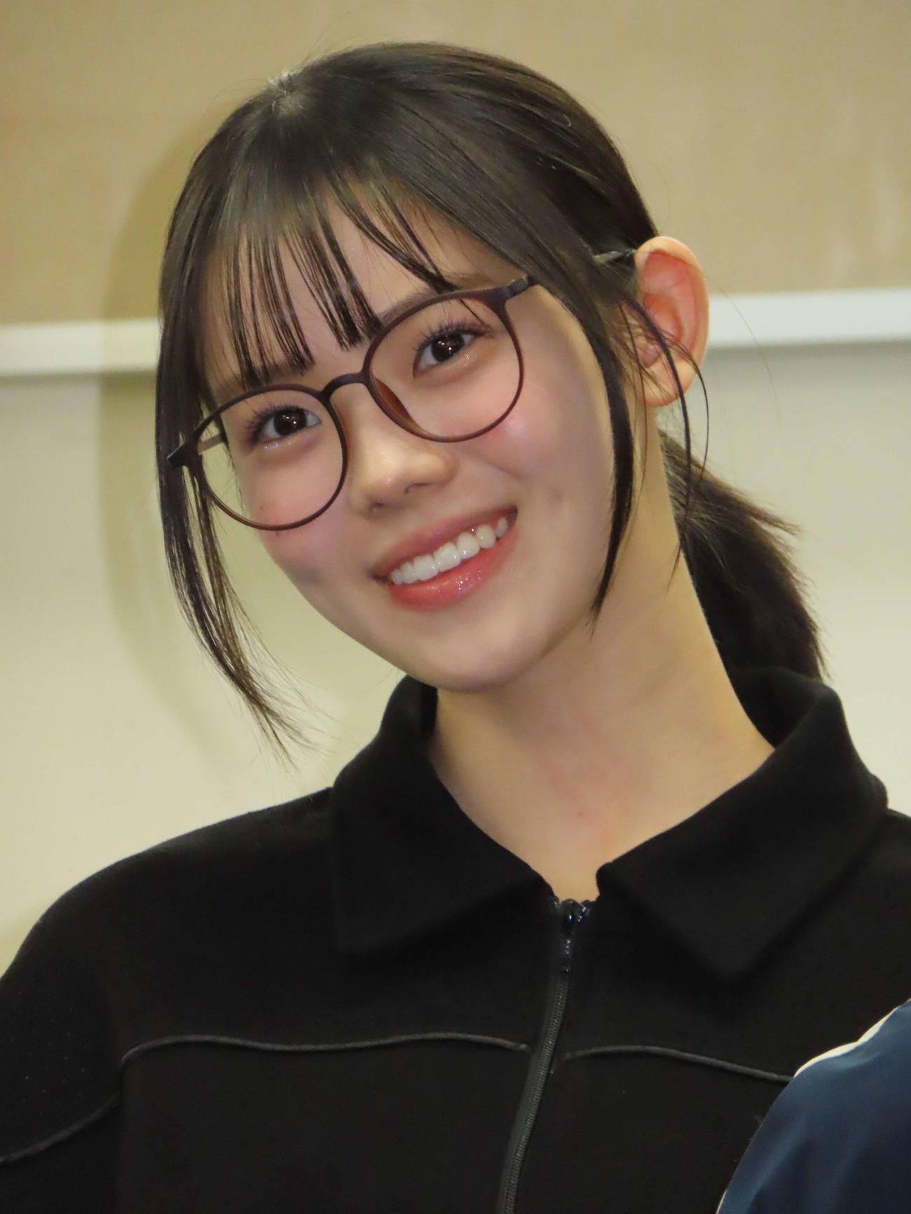 舞台「ロボコォォォン！　－ROBOT COOONTEST！－」の稽古場取材会に出席した志田こはく