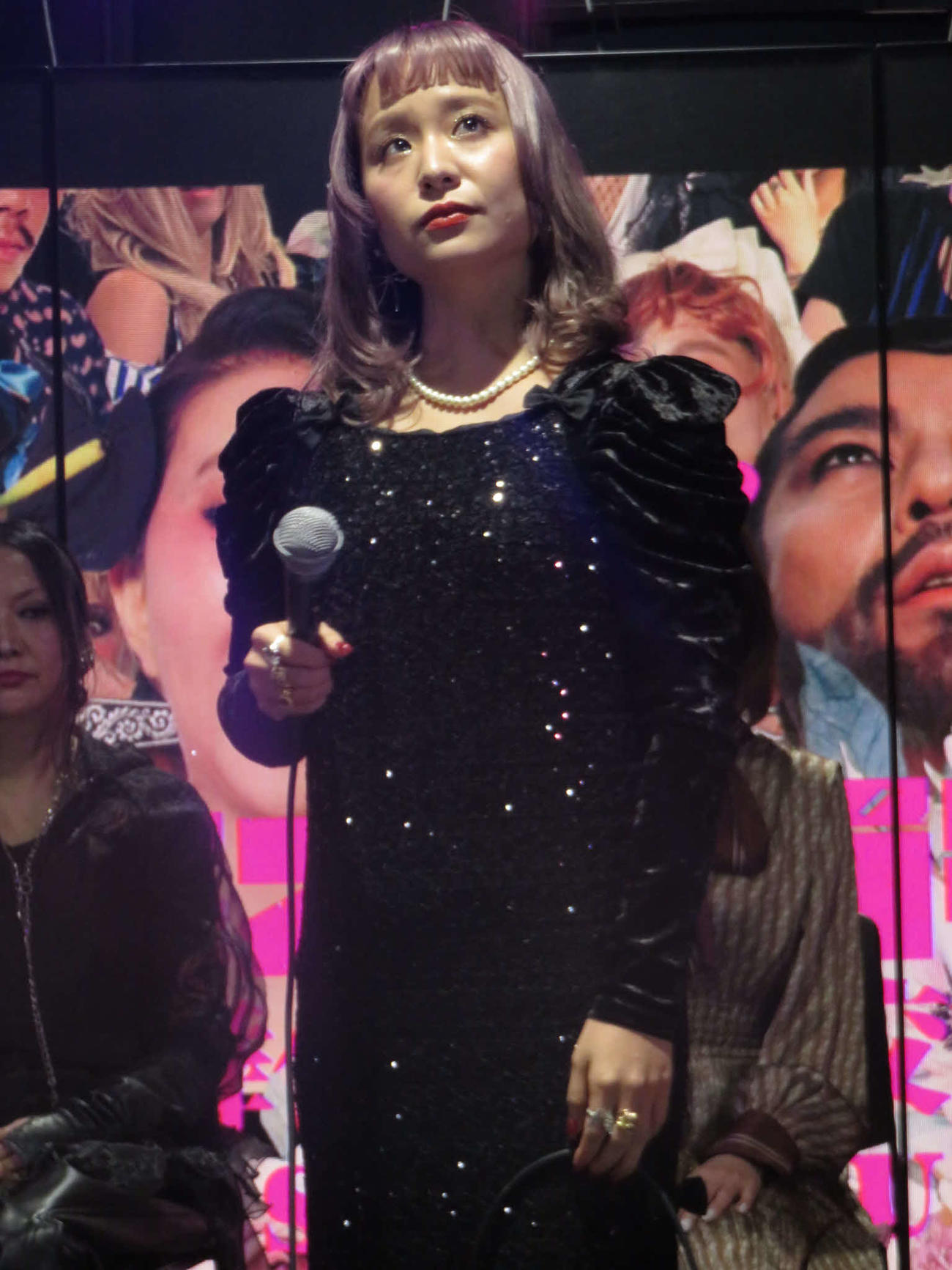 音楽劇「三文オペラ・歌舞伎町の絞首台」の制作発表で歌を披露するチャラン・ポ・ランタンのもも