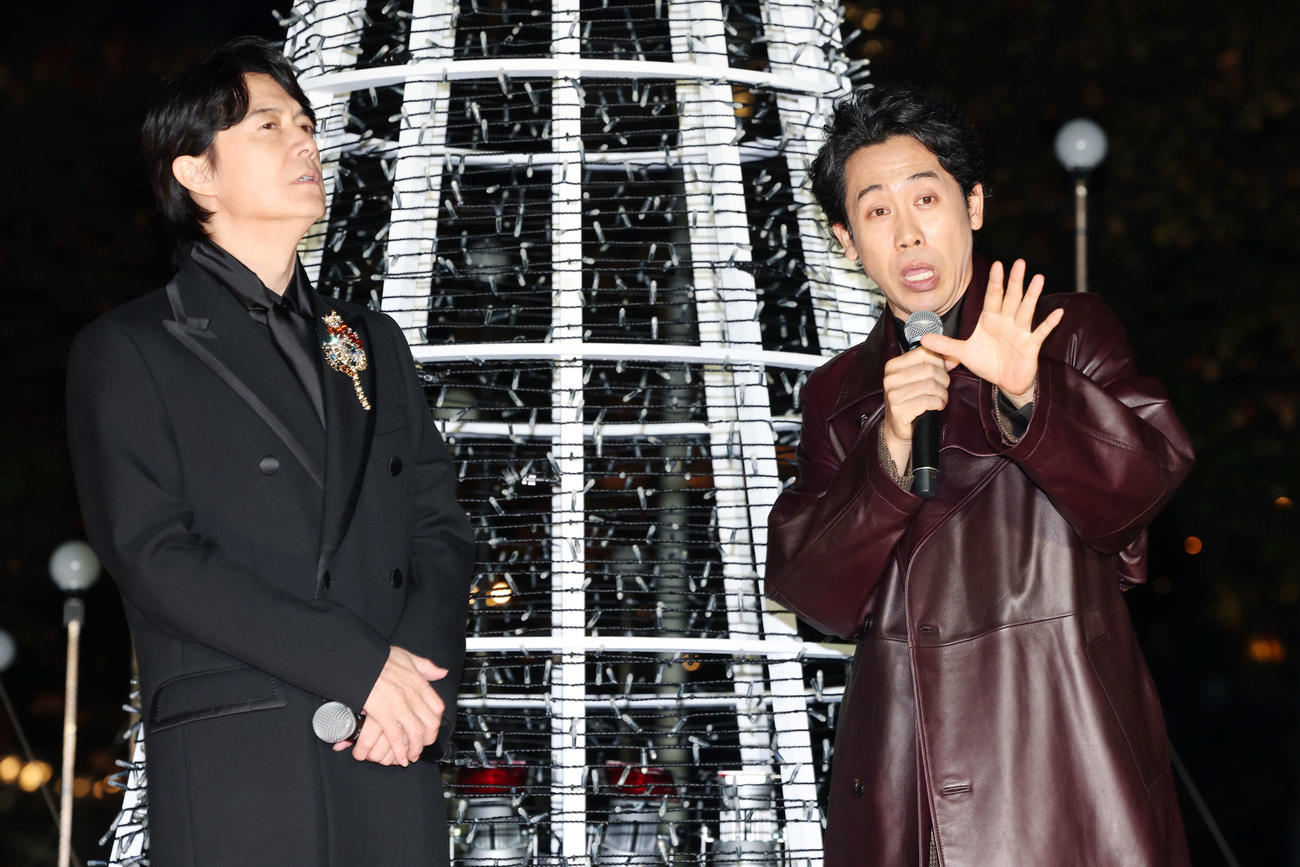 「映画ラストマン－FIRST LOVE－」プレミアム点灯式で軽快なトークを繰り広げる福山雅治（左）と大泉洋（撮影・宮地輝）