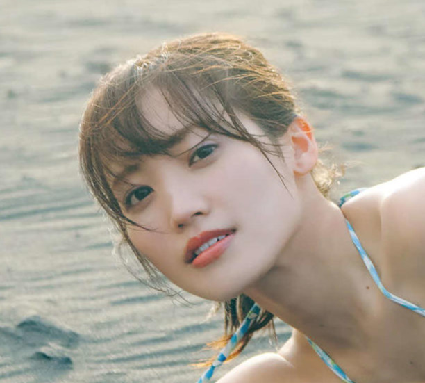 公開された松田里奈ファースト写真集の水着カット（撮影／北浦敦子）