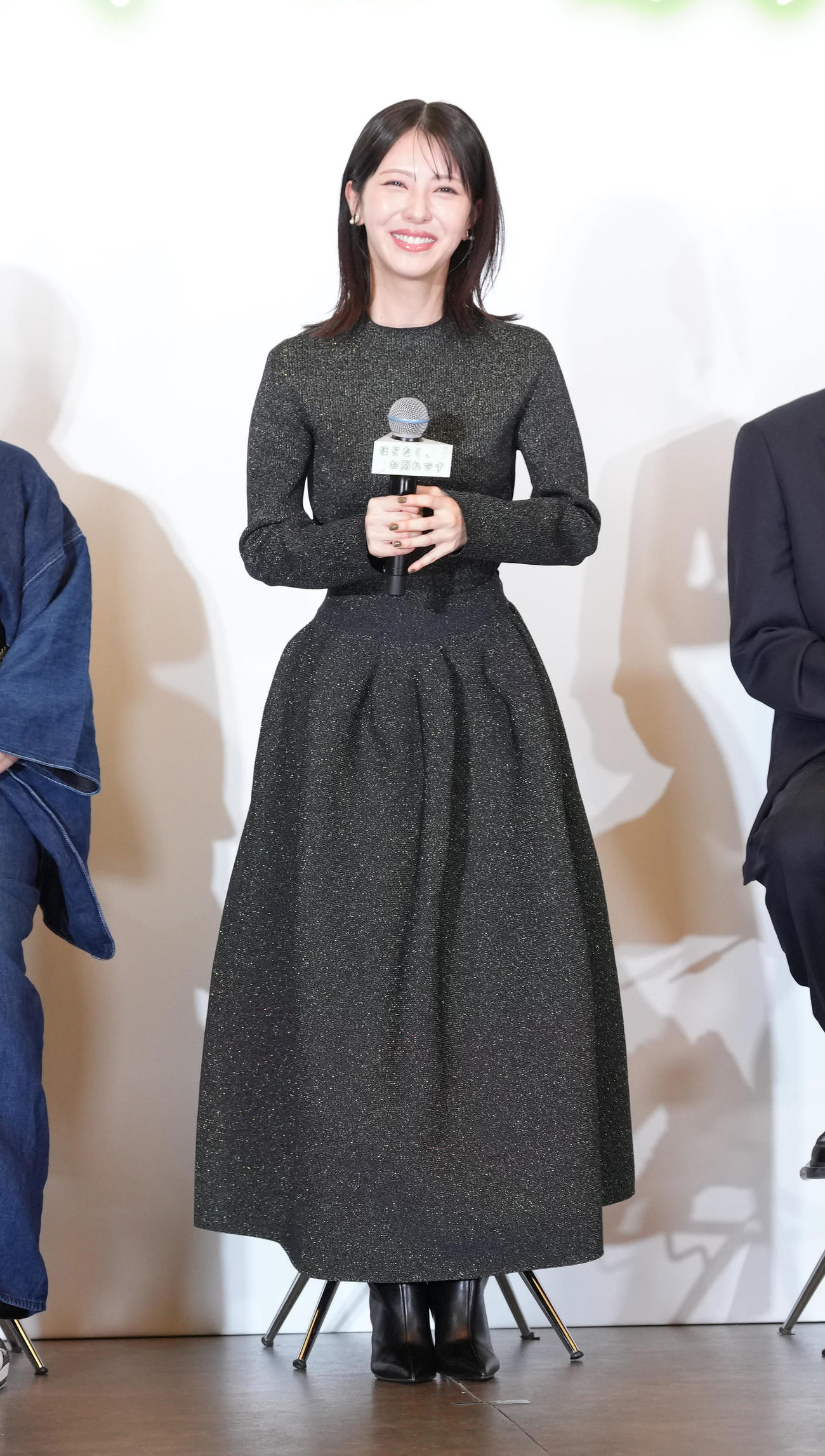 完成報告会に登場した浜辺美波（撮影・足立雅史）