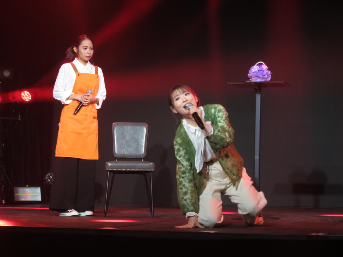 ミュージカル「白爪草」にダブル主演する屋比久知奈（左）と唯月ふうか