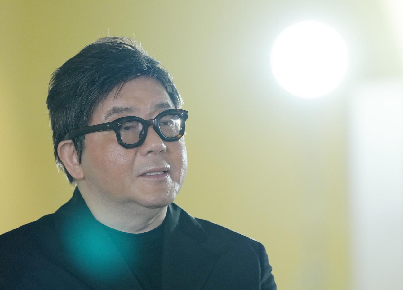 新規オープン予定の常設劇場エリアを公開し、取材に応じる秋元康氏（撮影・足立雅史）