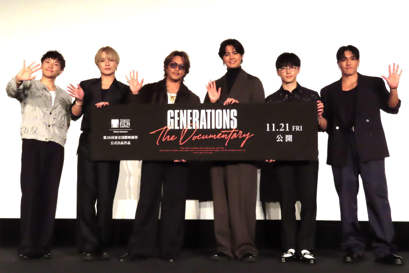 「GENERATIONS：The Documentary」公開前日SPイベントを開催したGENERATIONS。左から小森隼、白濱亜嵐、数原龍友、片寄涼太、佐野玲於、中務裕太