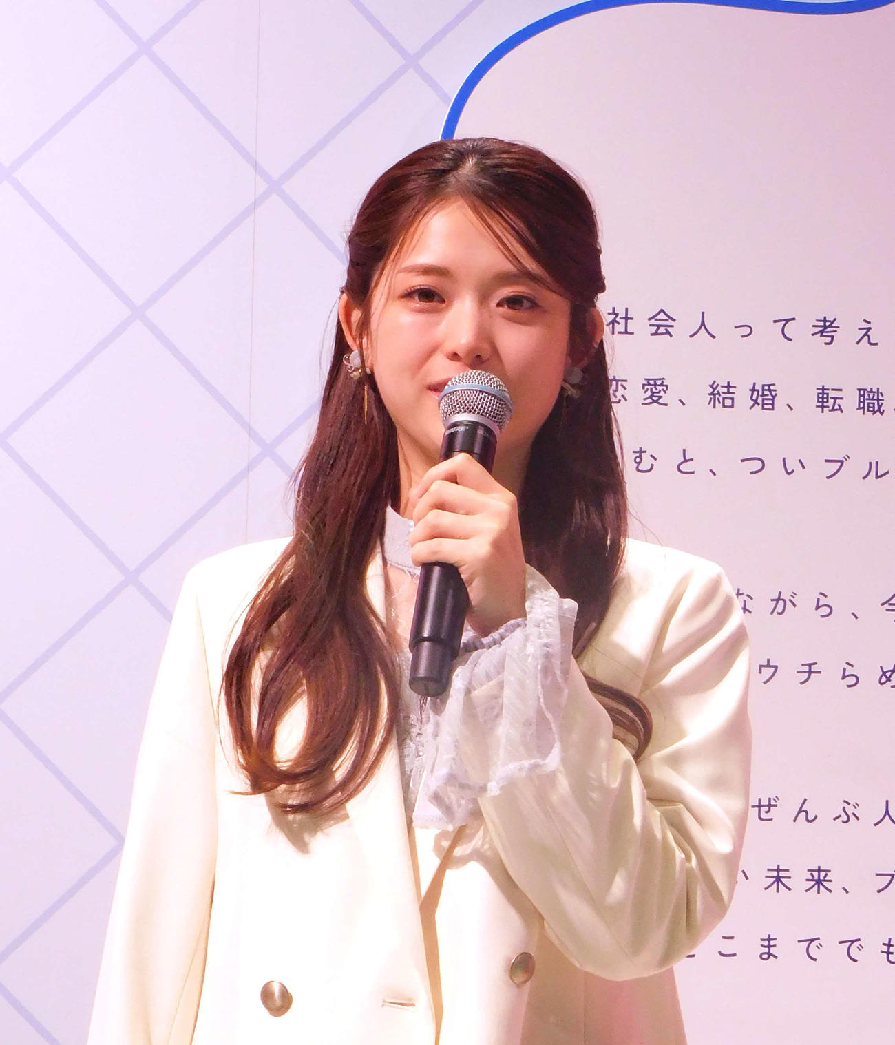 日本生命「＃みんなの社会人ブルー展」オープニングイベントに登壇した松村沙友理（撮影・寺本吏輝）