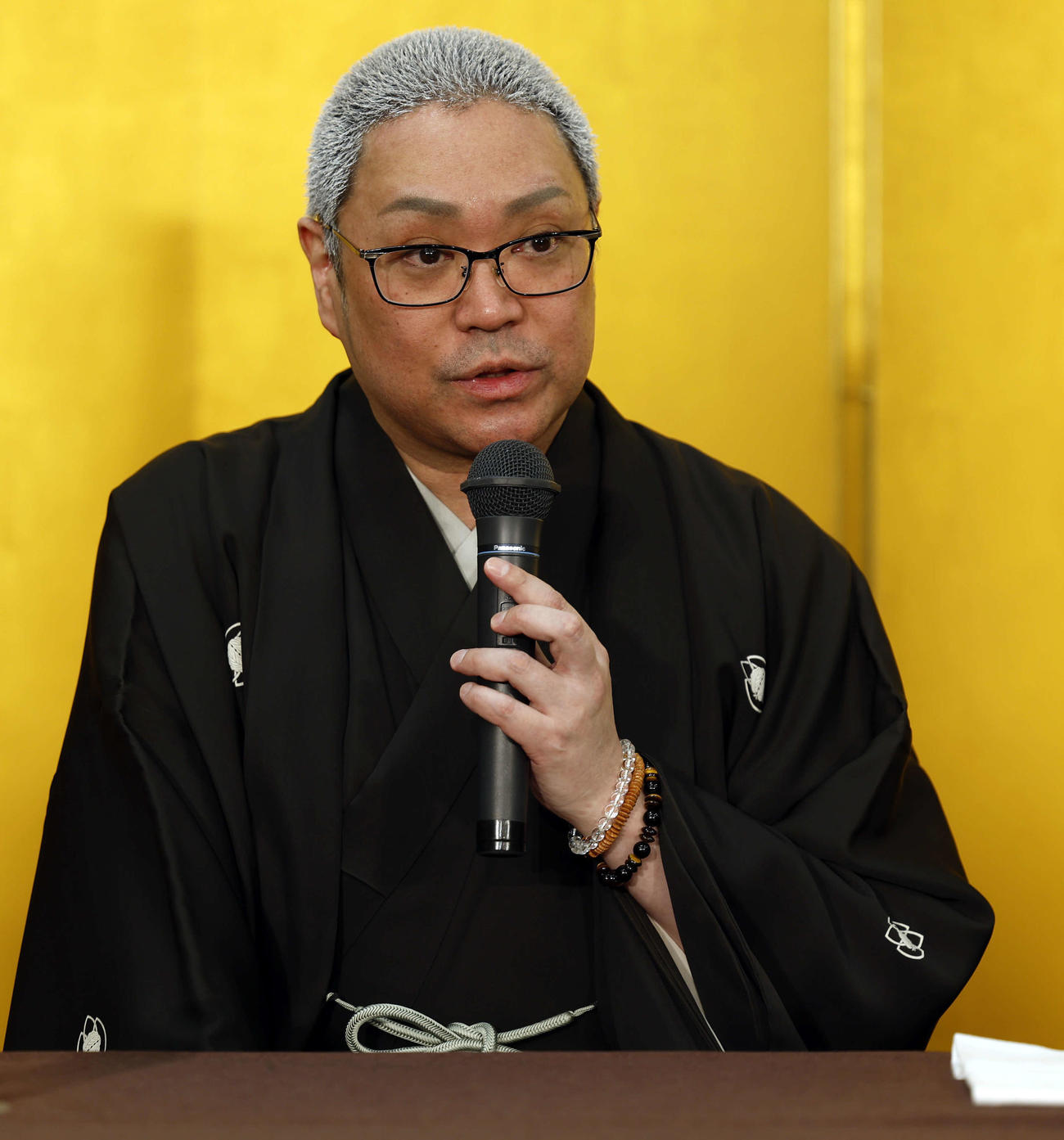 「尾上左近改め3代目尾上辰之助襲名披露」に登壇し、話す尾上松緑（撮影・山本朝陽）