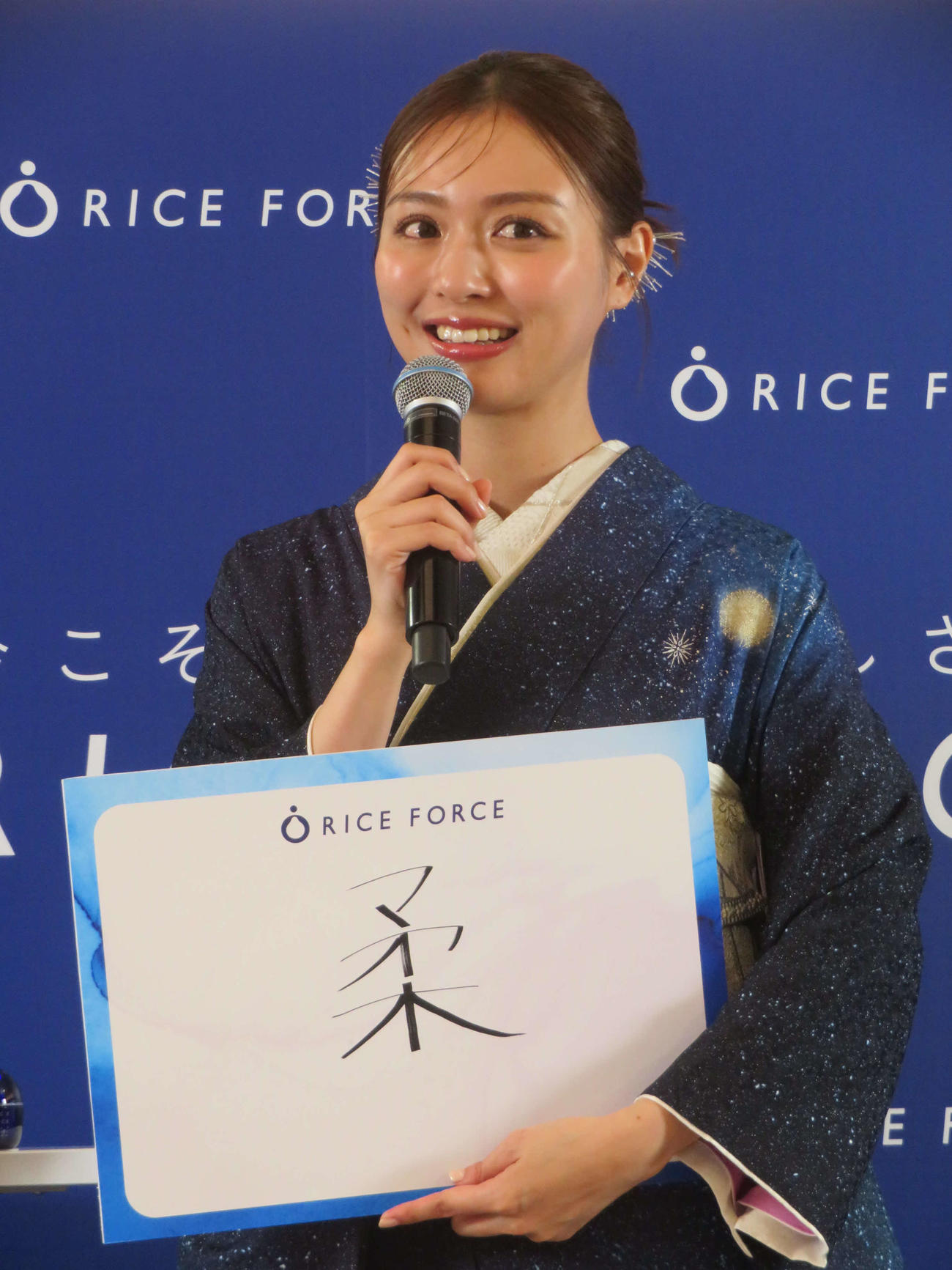 今年1年を漢字1文字で示した内田理央（撮影・川田和博）