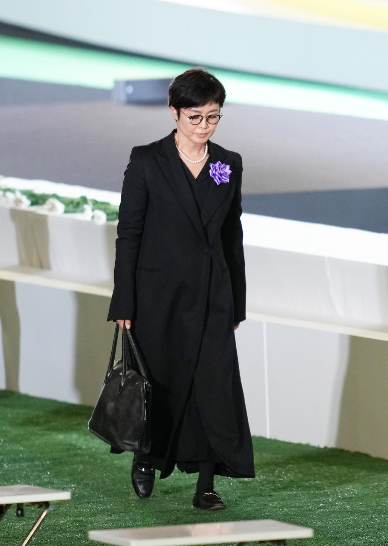献花を終えたフリーアナウンサーの有働由美子（撮影・足立雅史）