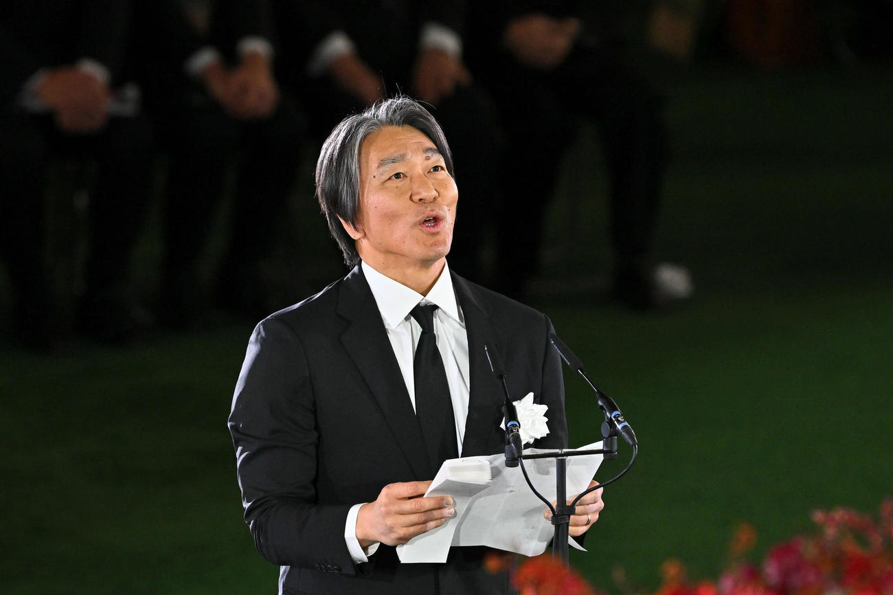 お別れの言葉を述べる松井氏（撮影・滝沢徹郎）