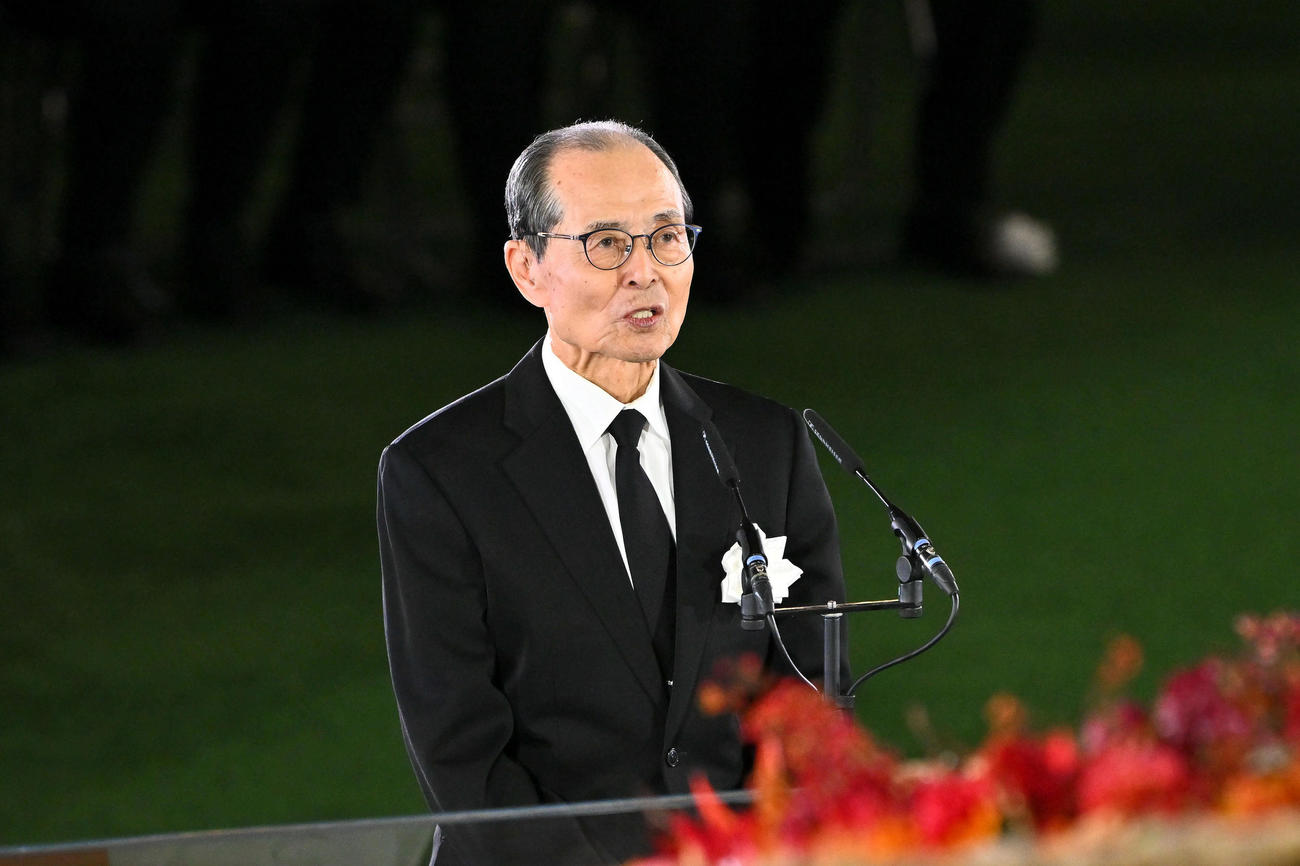 お別れの言葉を述べる王氏（撮影・滝沢徹郎）