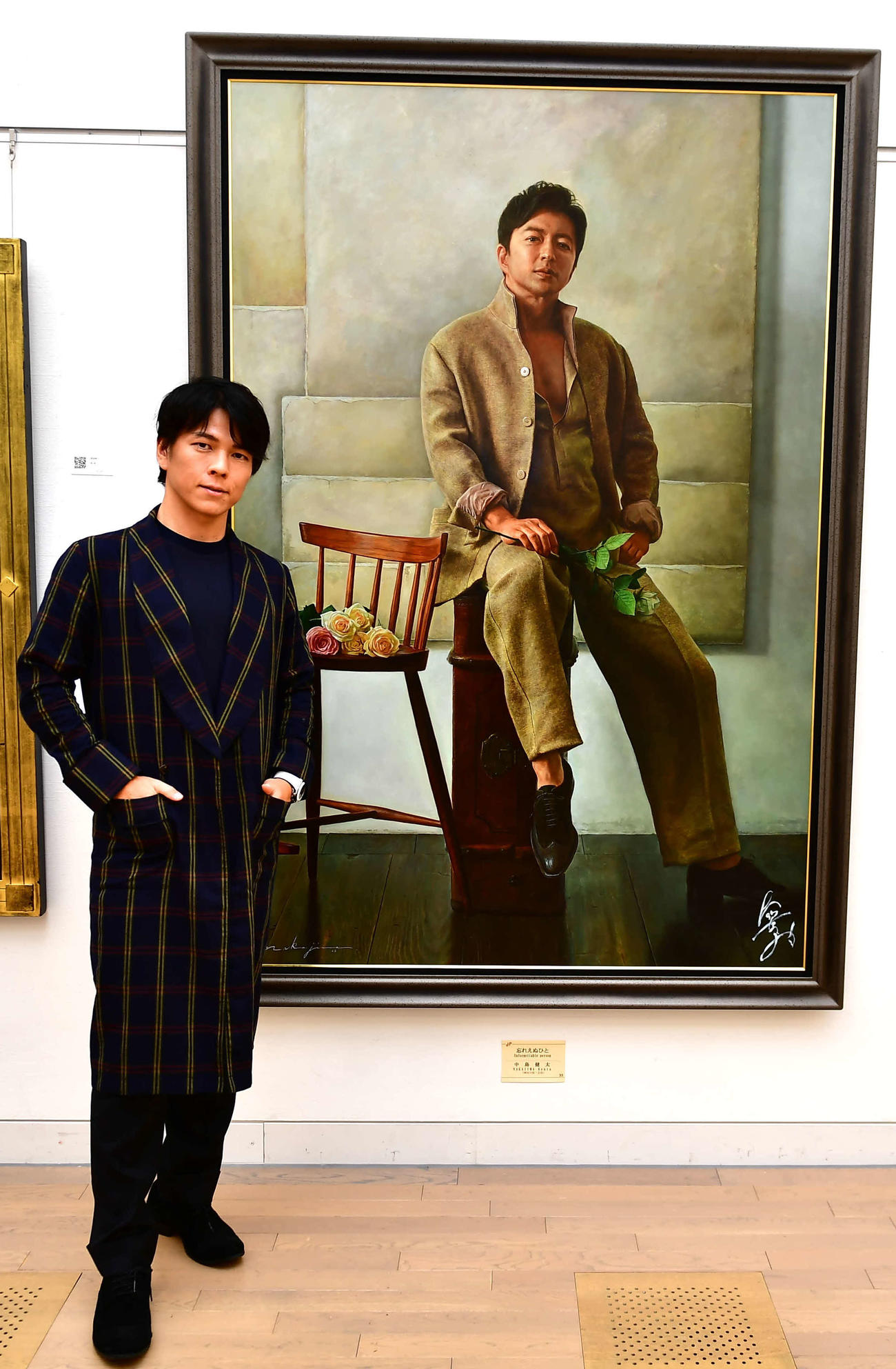 総合美術展「第118回日展」で俳優大沢たかおの約2メートルの巨大な肖像画を描いた中島健太氏（撮影・松尾幸之介）